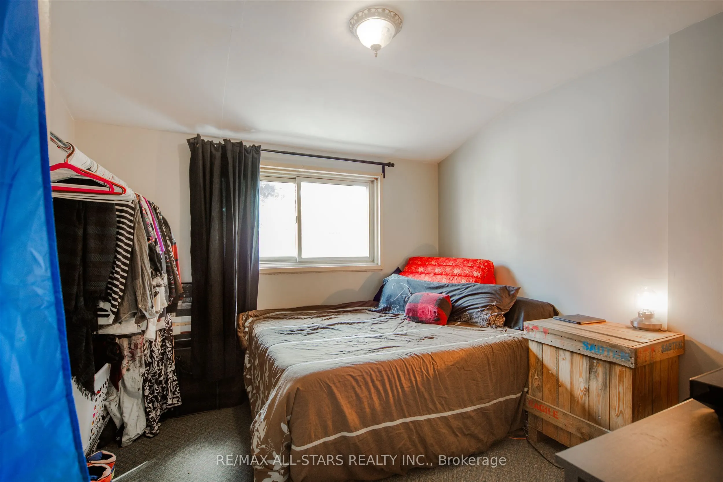 56 Brock Street E