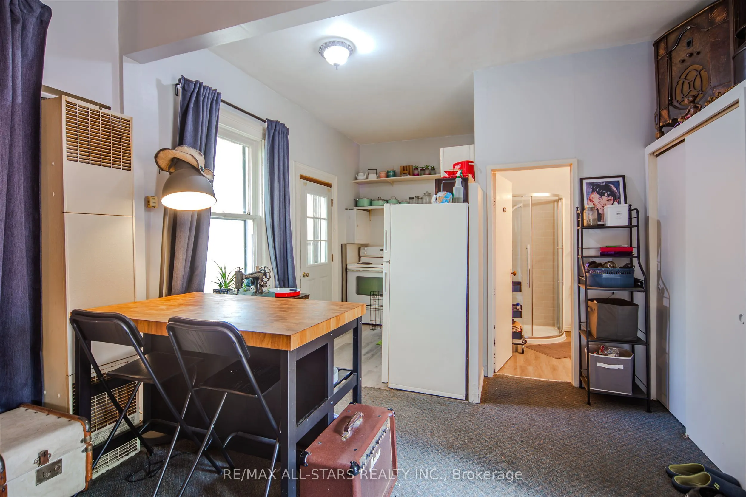 56 Brock Street E