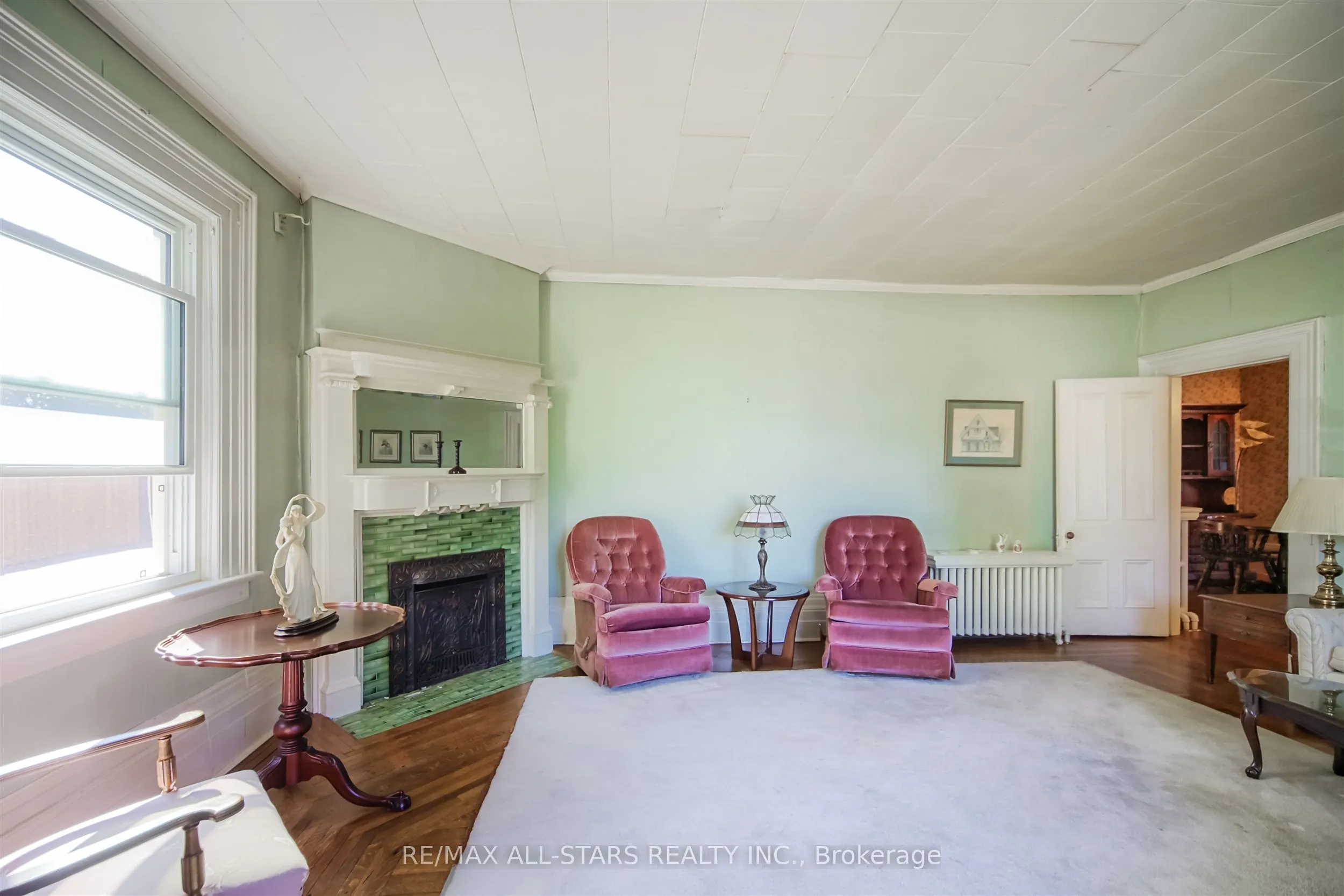 56 Brock Street E