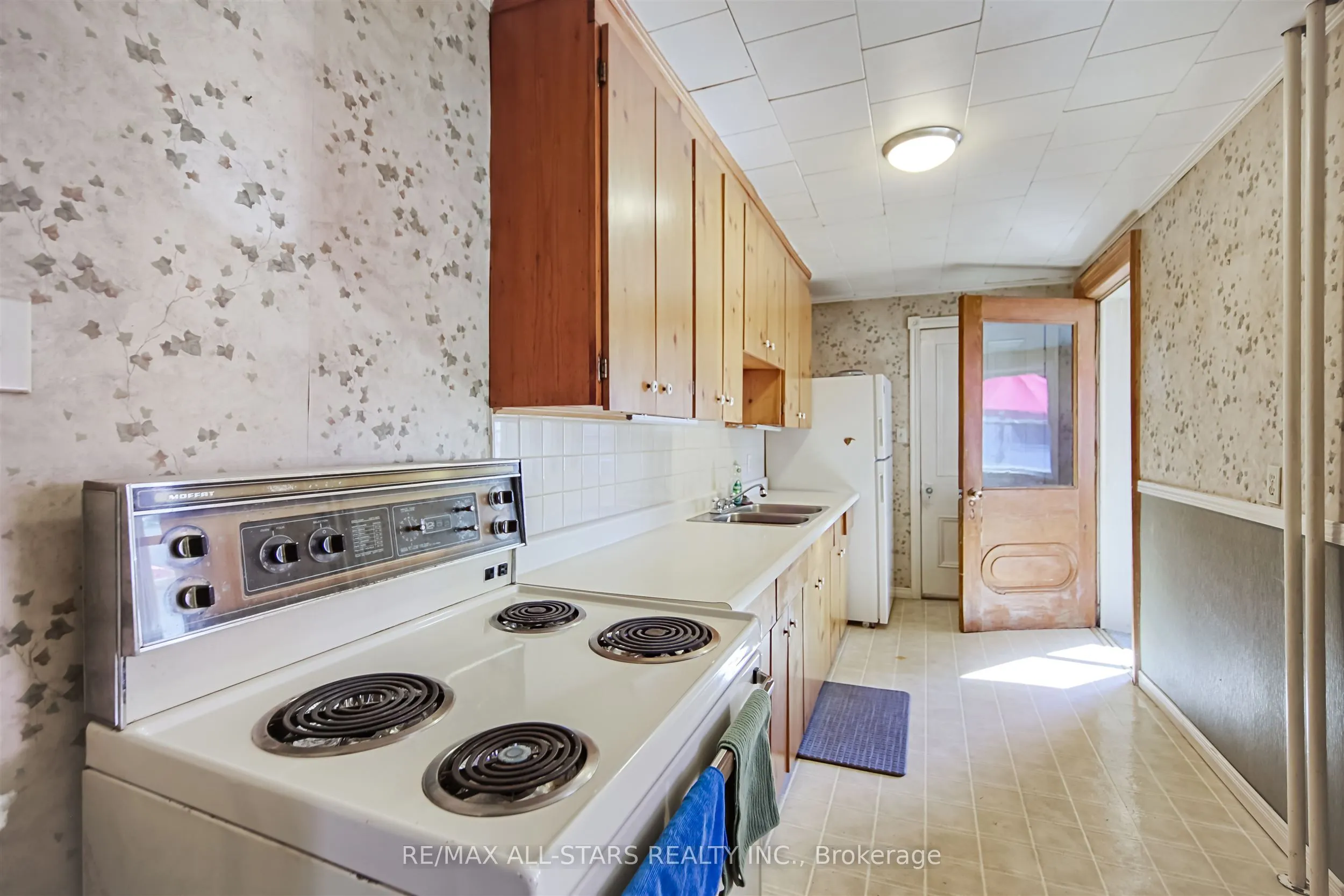 56 Brock Street E