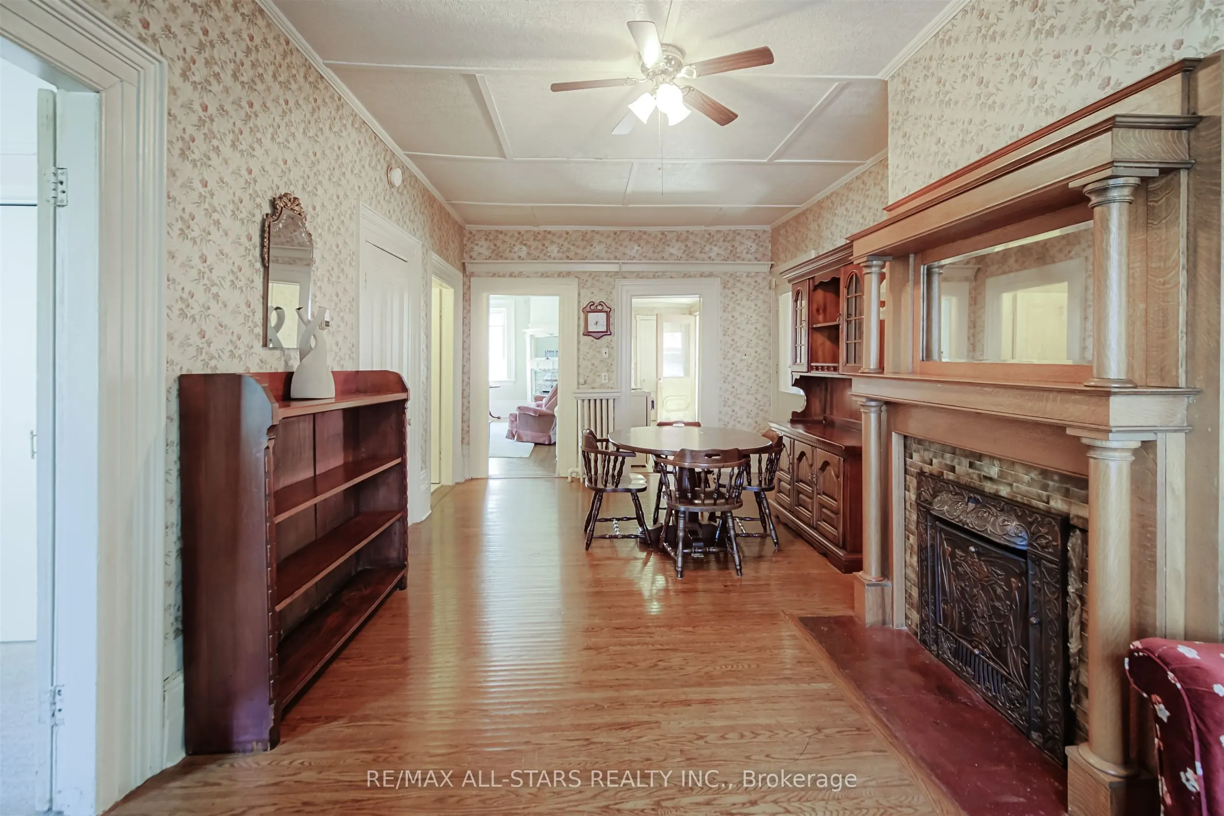 56 Brock Street E