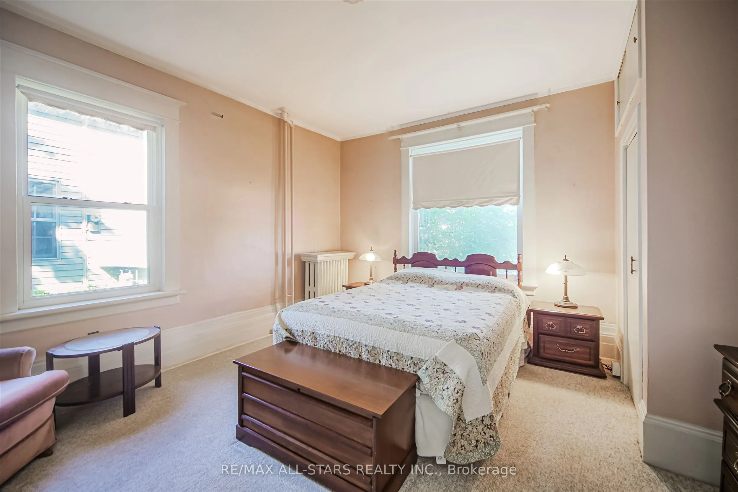 56 Brock Street E