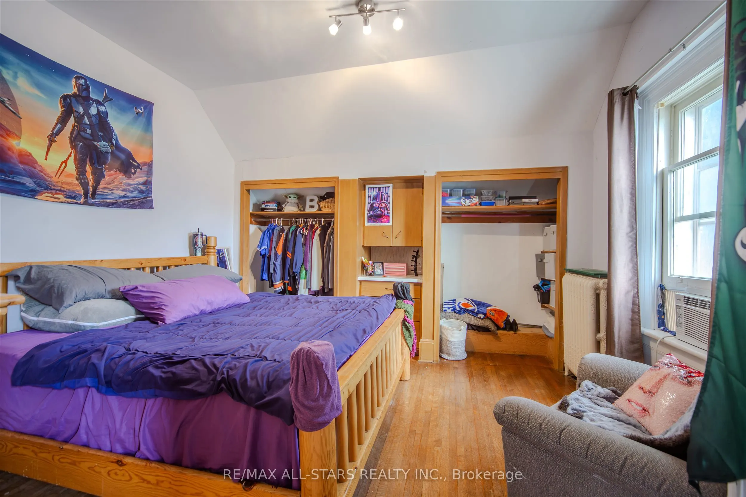 56 Brock Street E