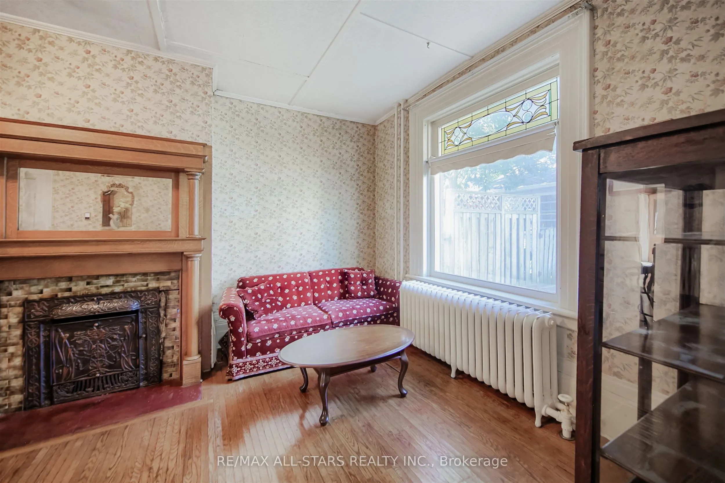 56 Brock Street E