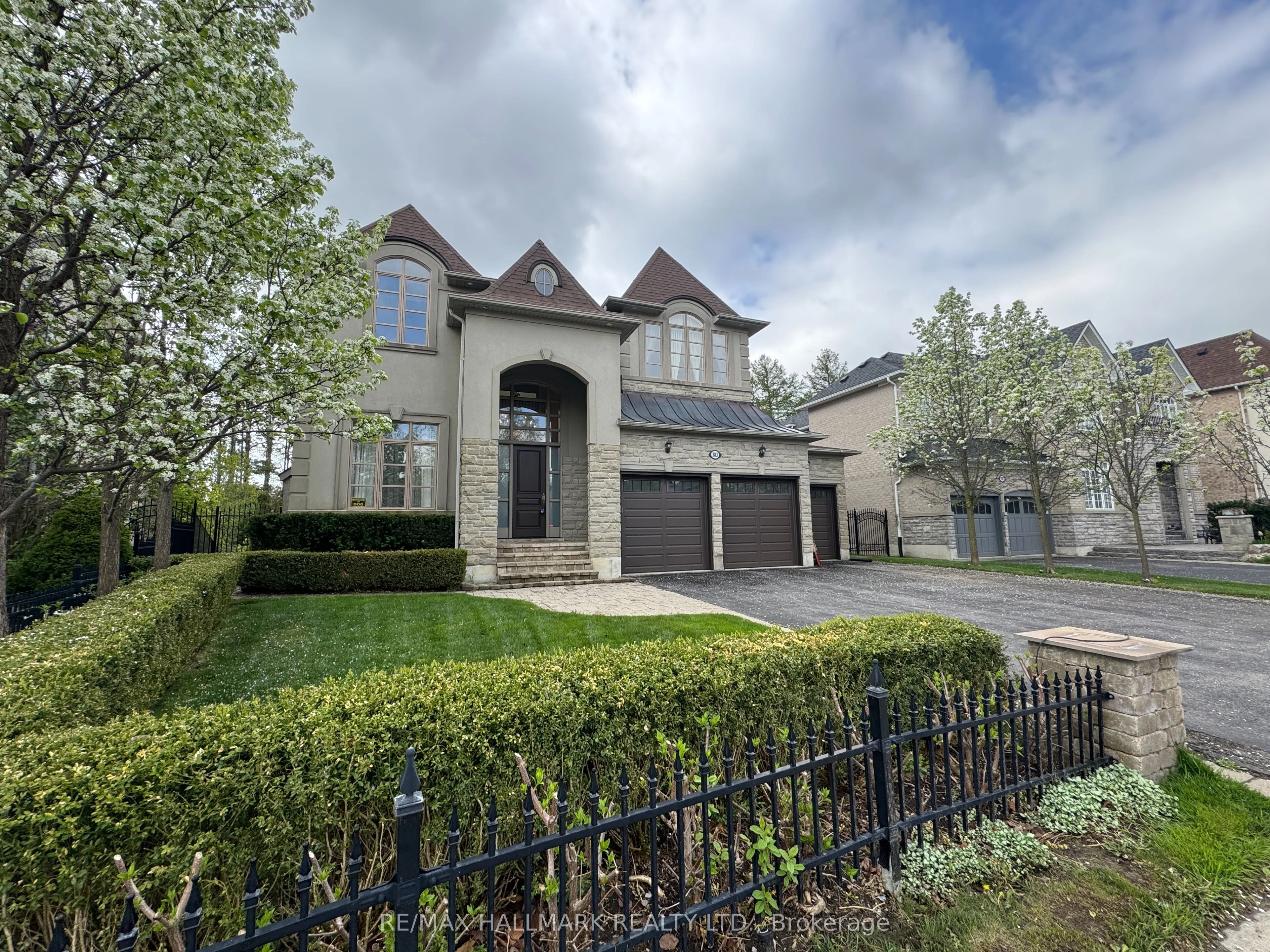 383 Paradelle Drive