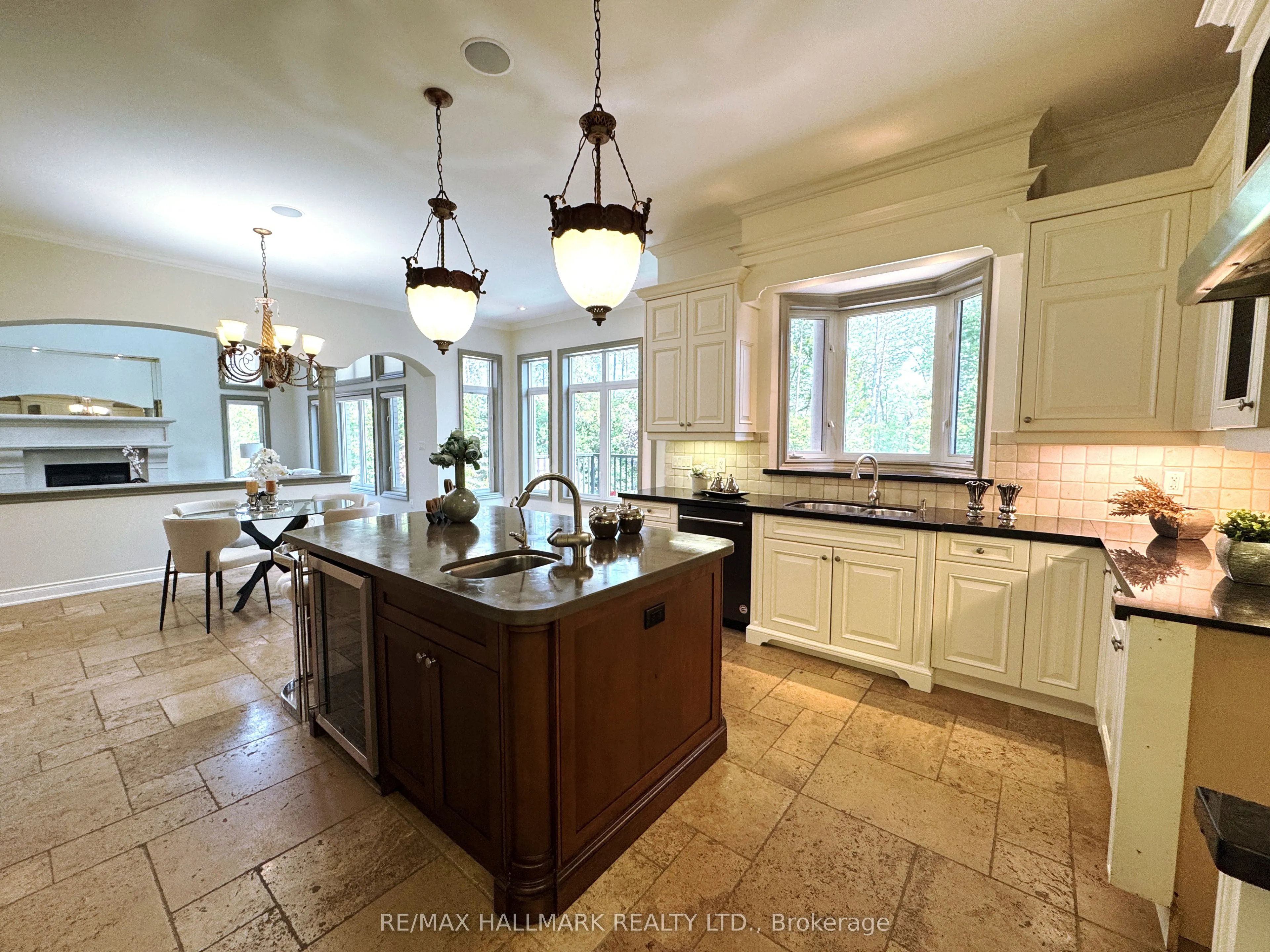 383 Paradelle Drive