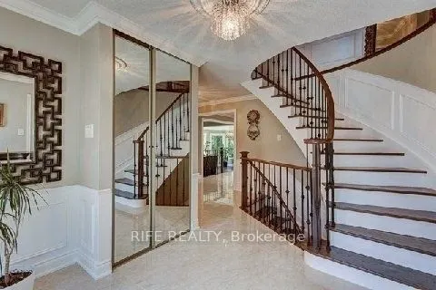 88 Windermere Crescent