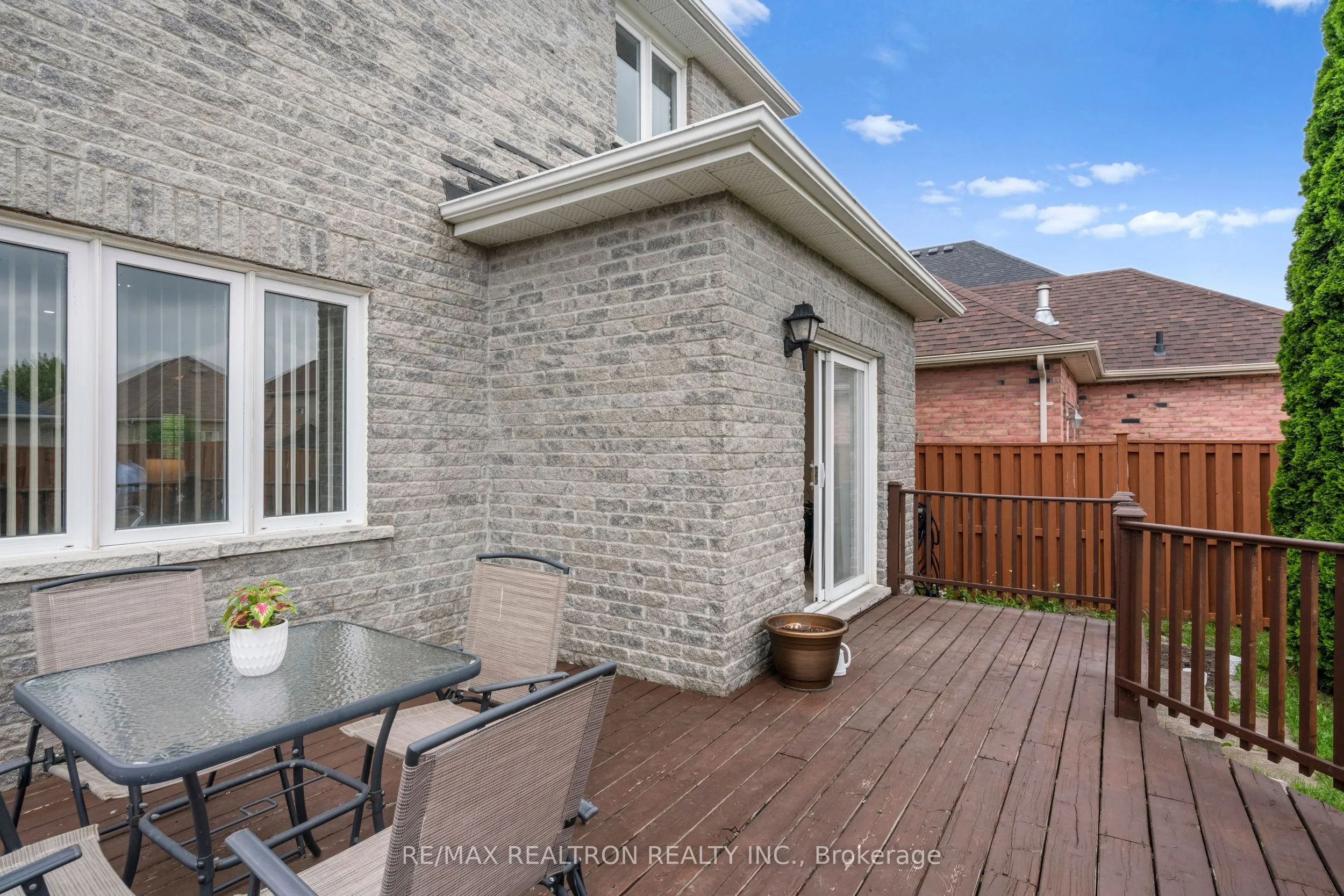 115 Glendower Crescent