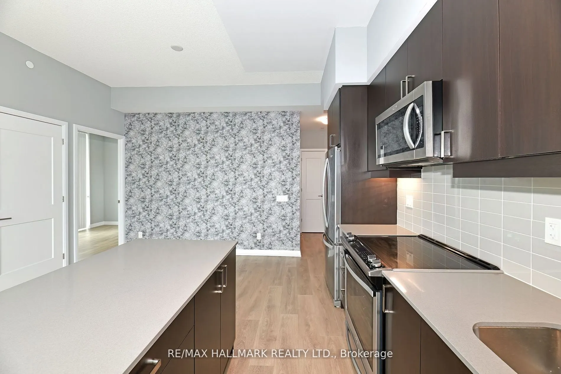 7895 Jane Street, #906
