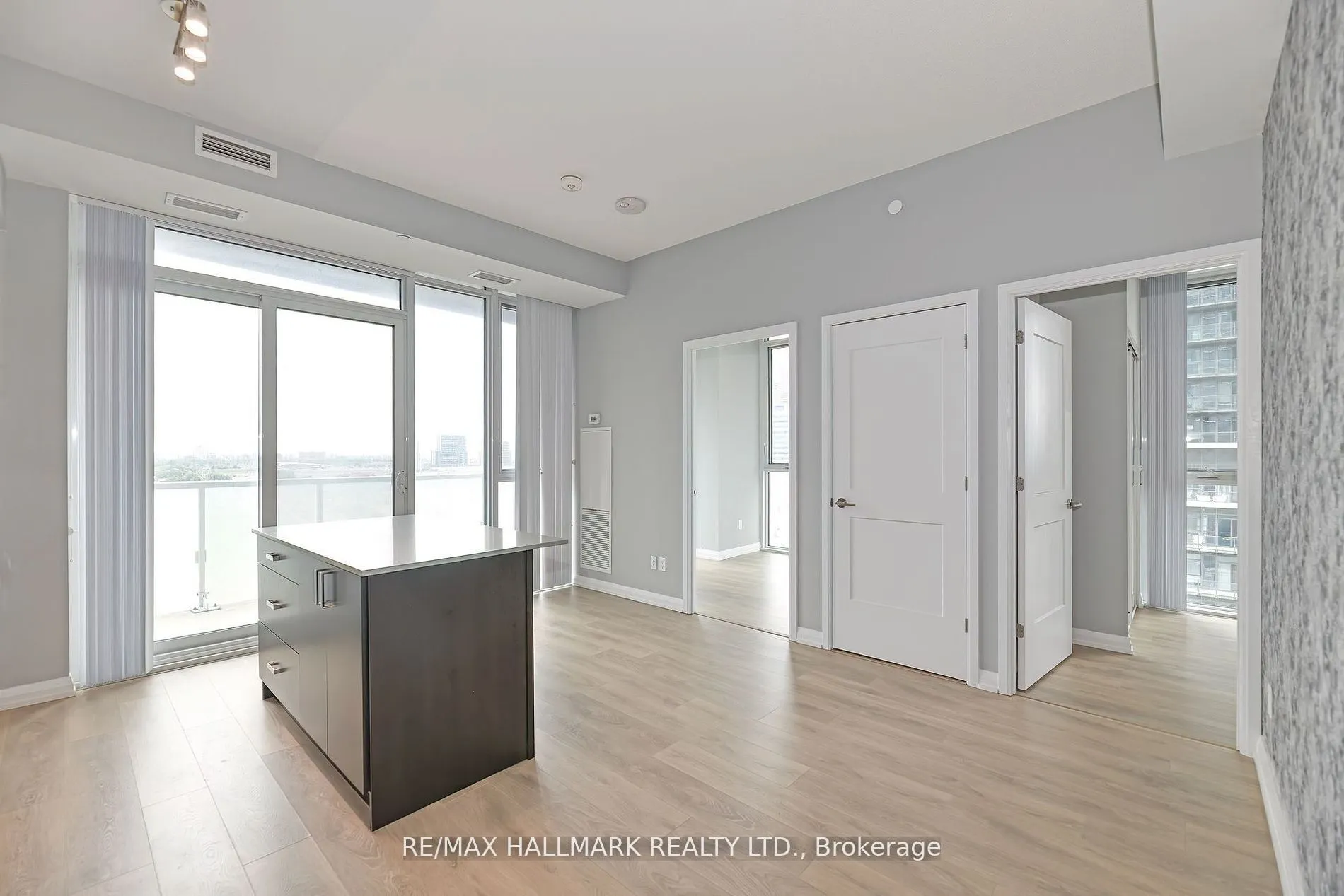 7895 Jane Street, #906