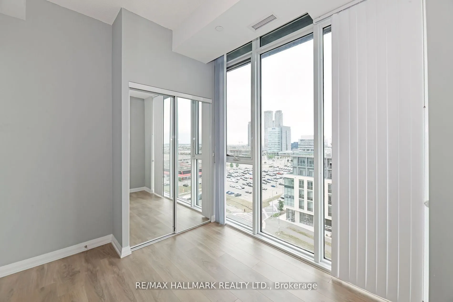 7895 Jane Street, #906
