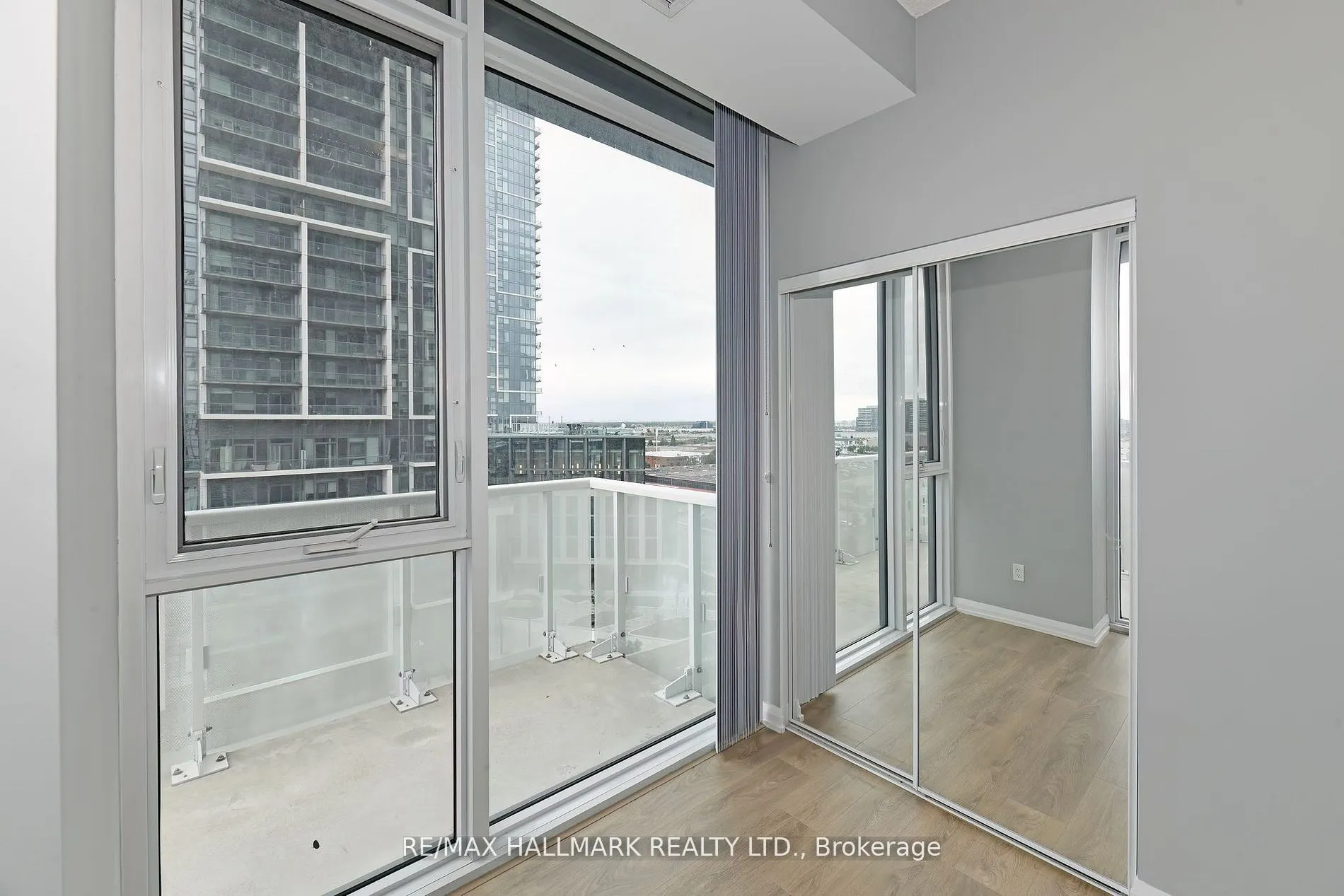 7895 Jane Street, #906
