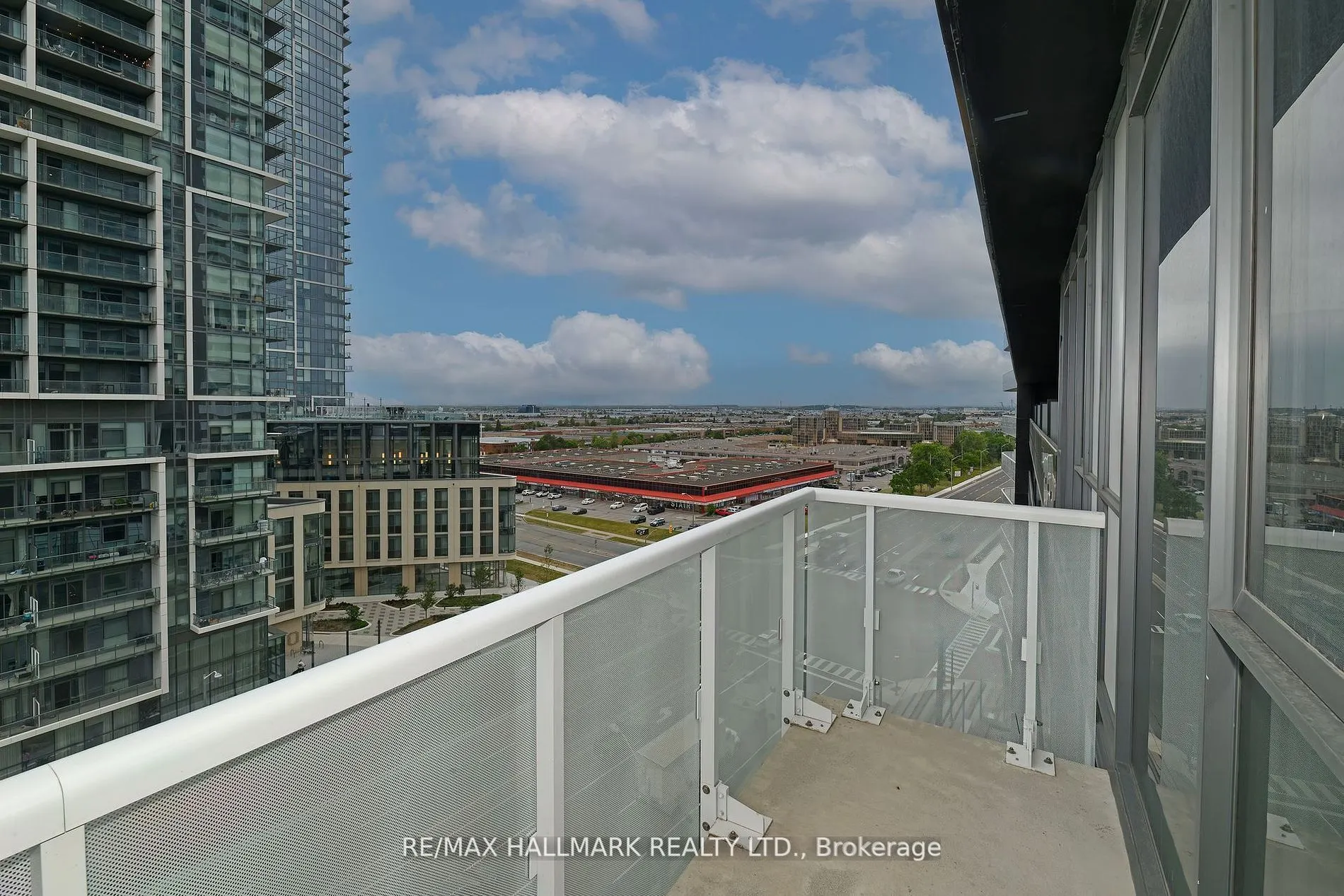 7895 Jane Street, #906