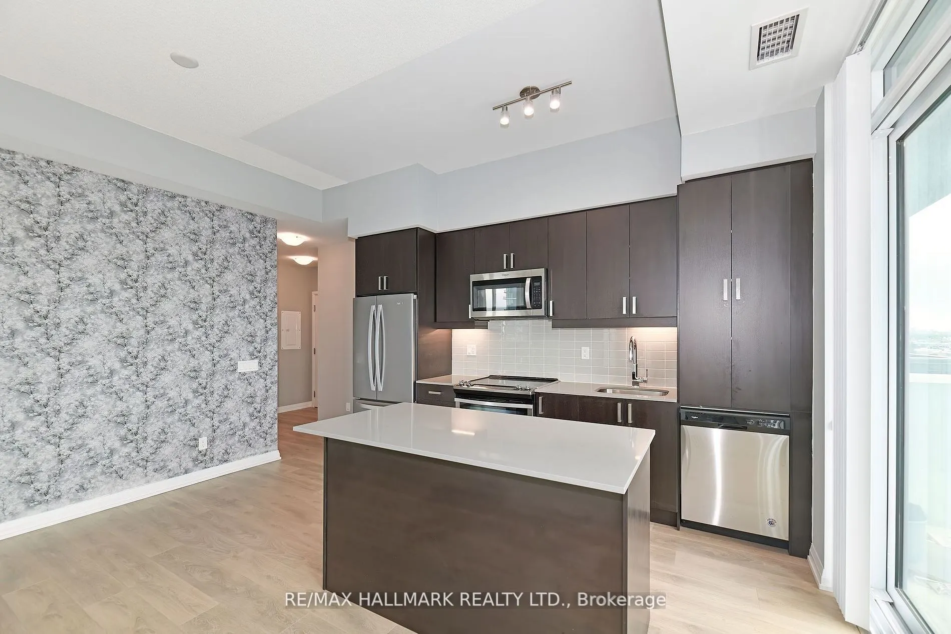7895 Jane Street, #906