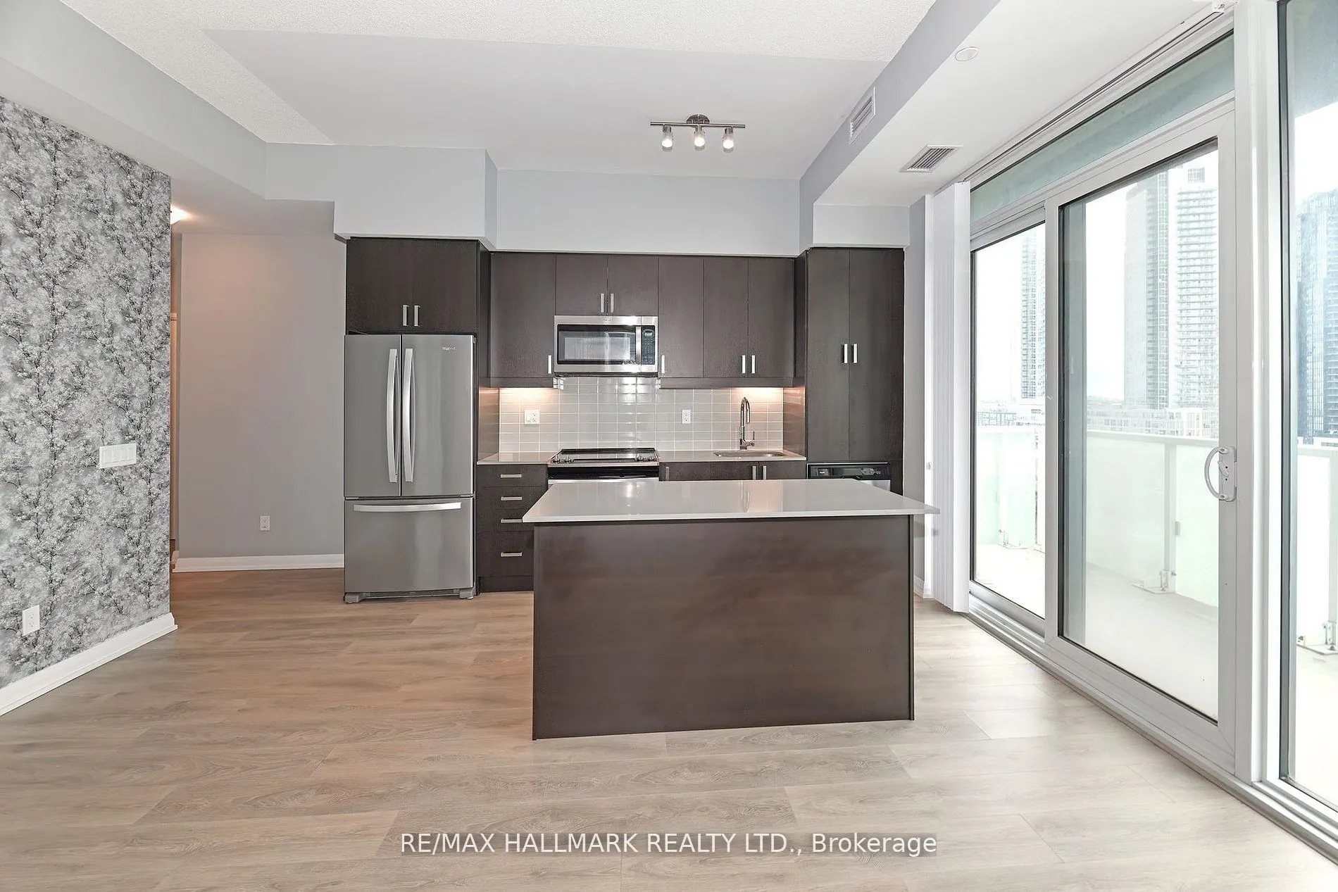 7895 Jane Street, #906
