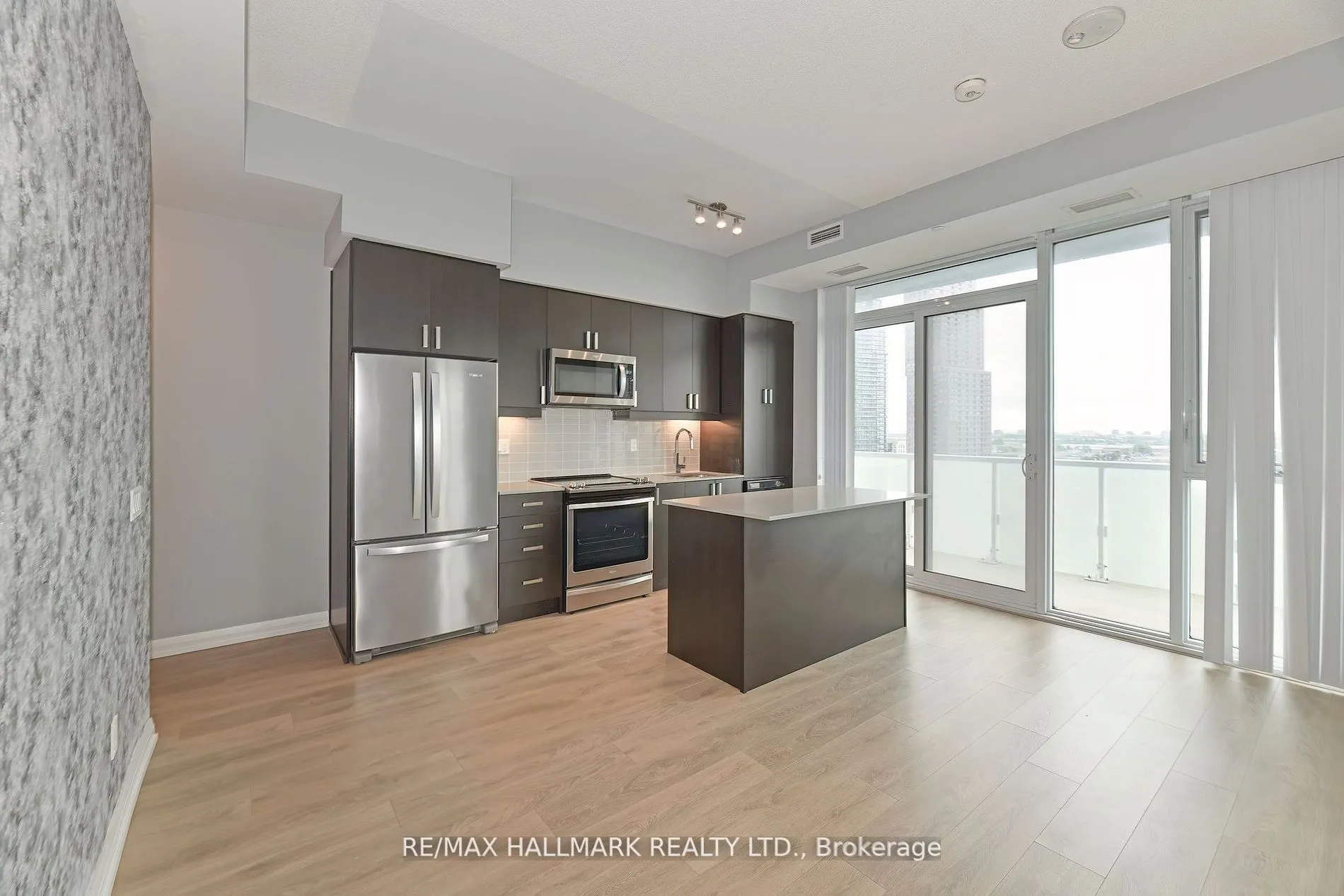 7895 Jane Street, #906
