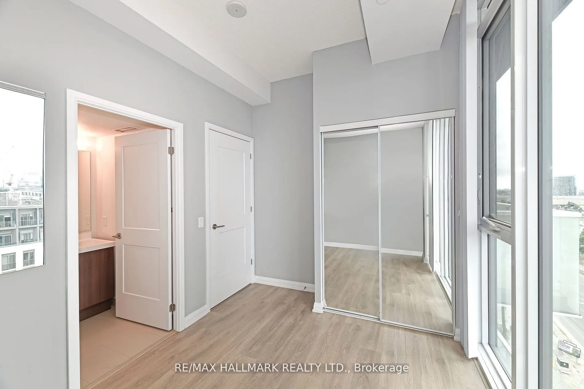7895 Jane Street, #906