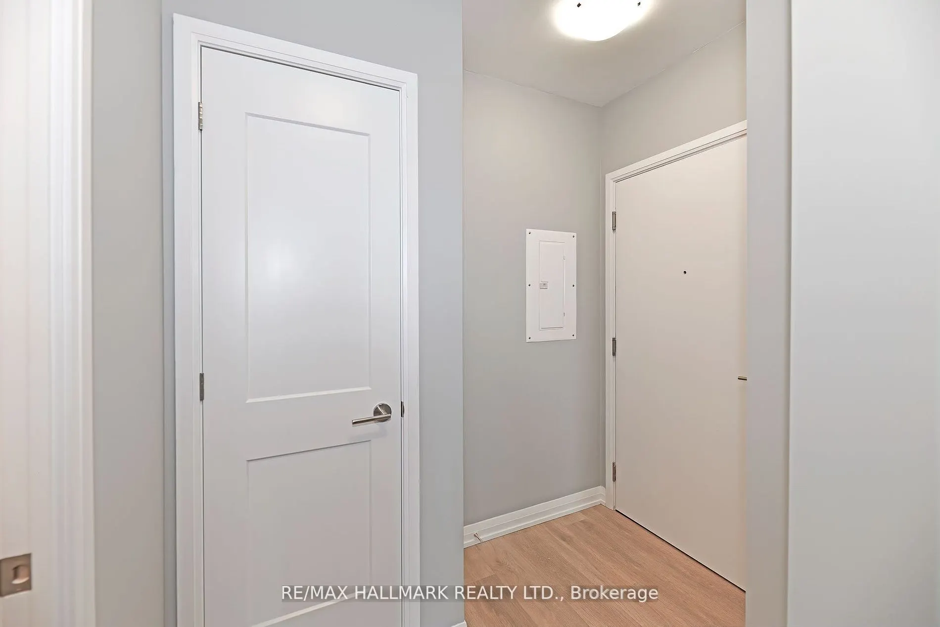 7895 Jane Street, #906