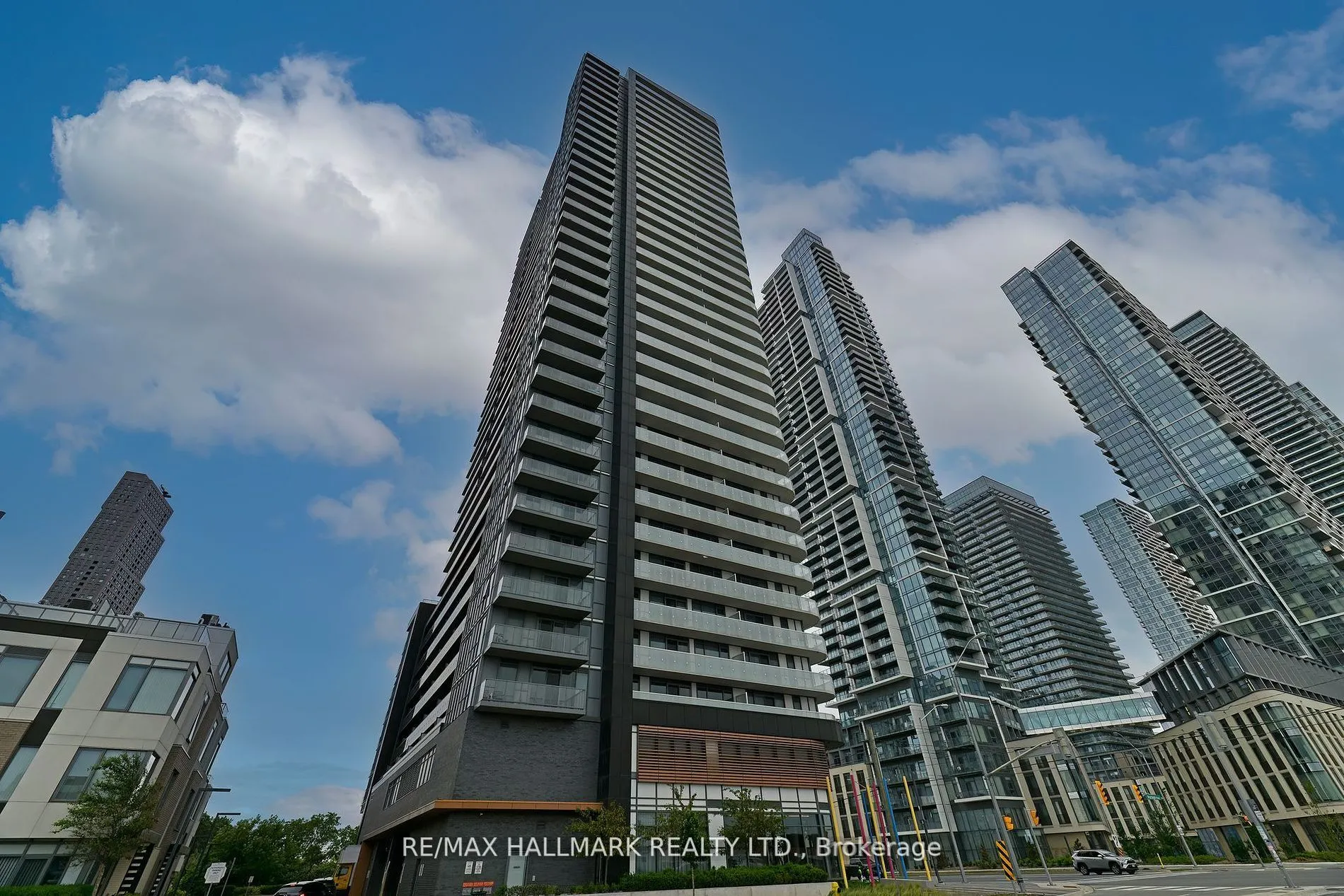 7895 Jane Street, #906