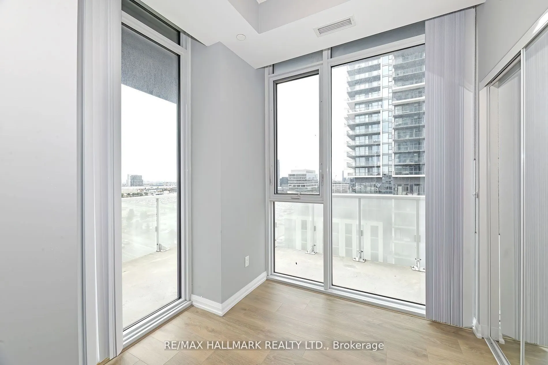 7895 Jane Street, #906
