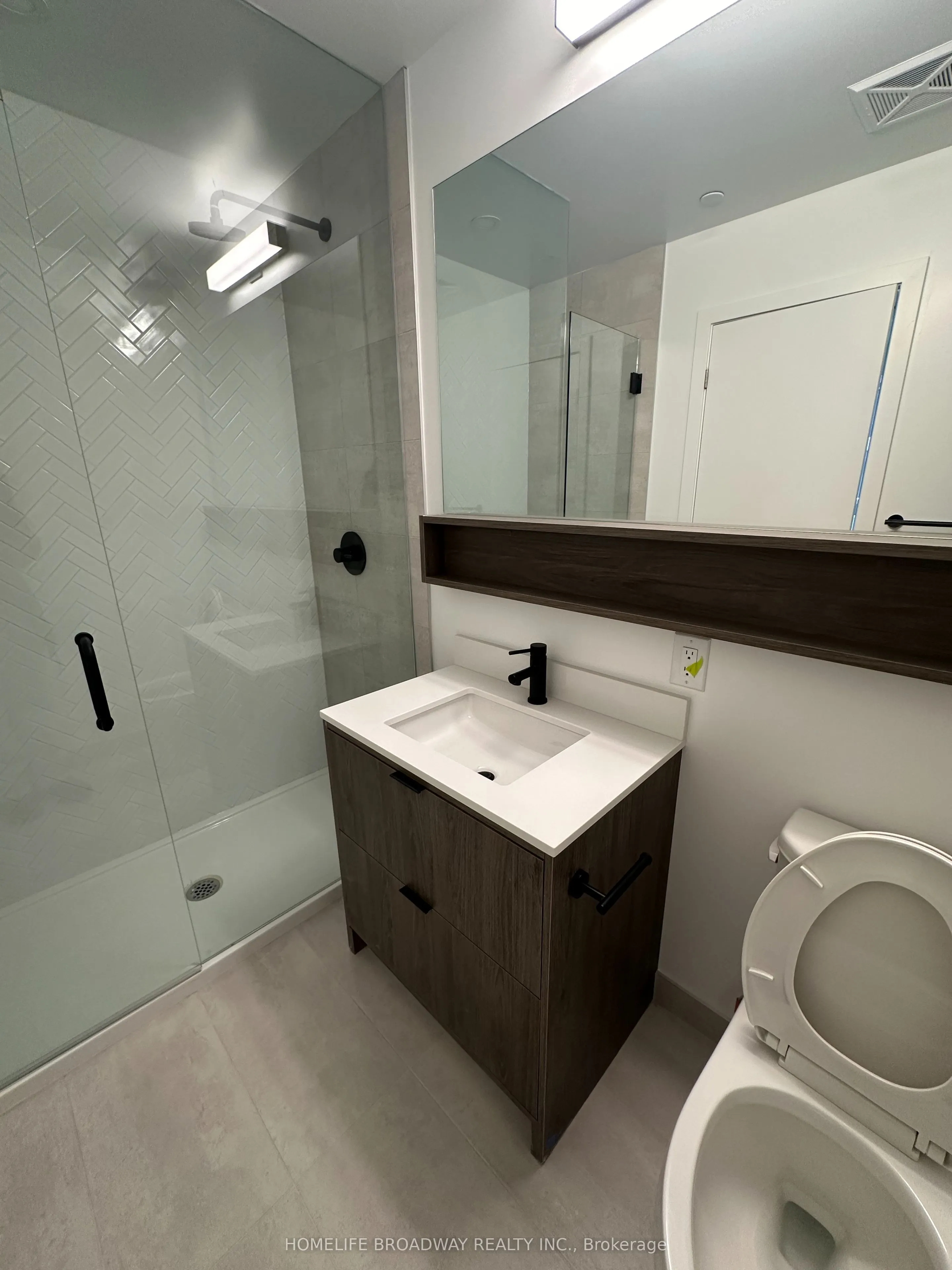 8888 Yonge Street, #407