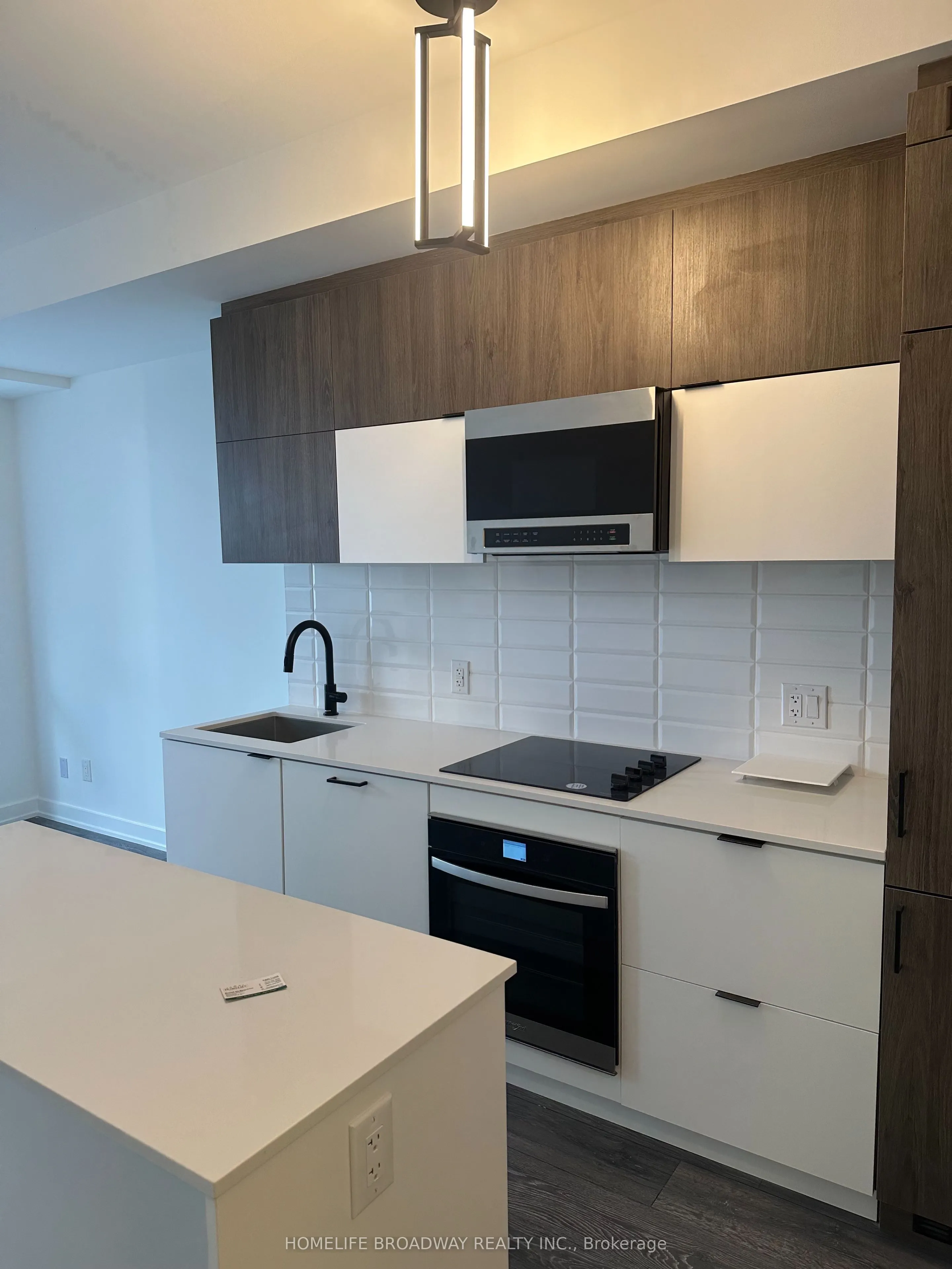 8888 Yonge Street, #407
