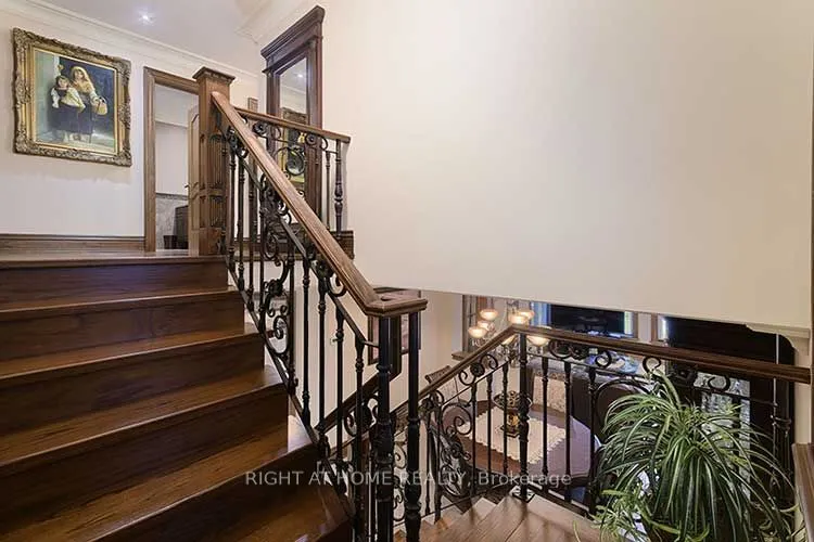 166 Royalpark Way