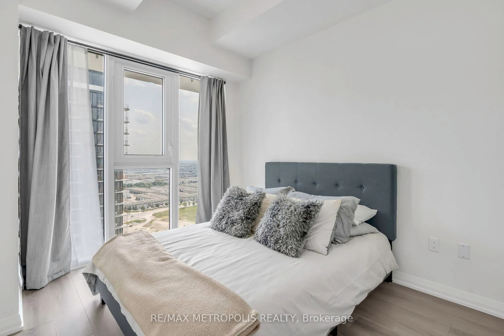 9000 Jane Street, #2516