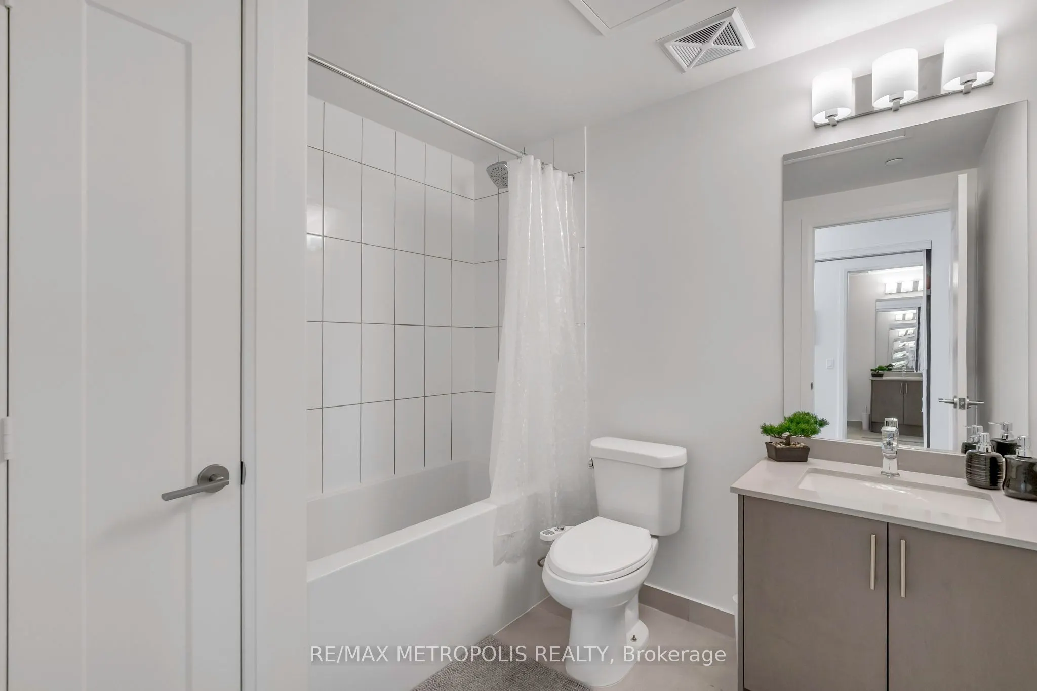 9000 Jane Street, #2516