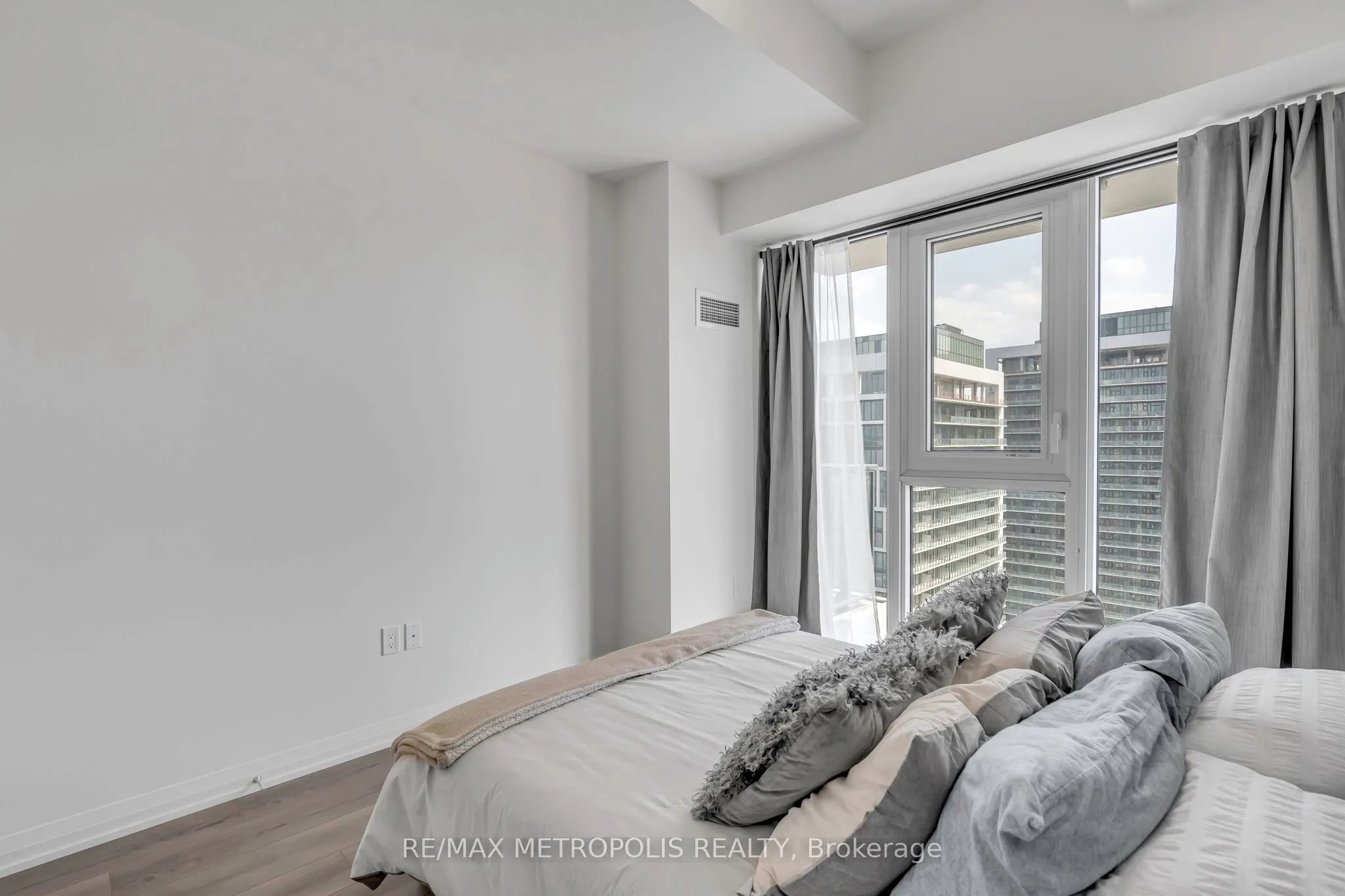 9000 Jane Street, #2516