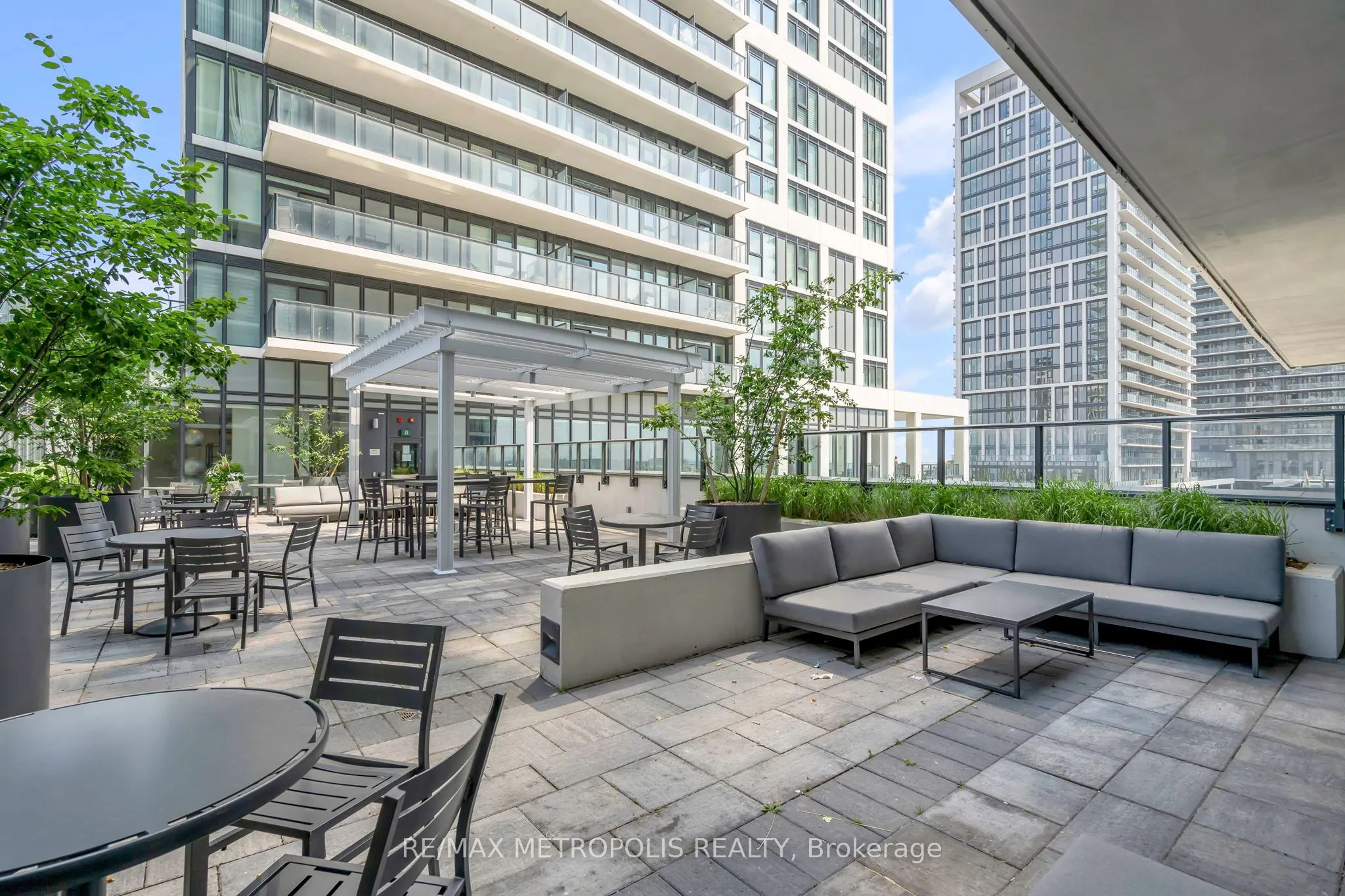 9000 Jane Street, #2516