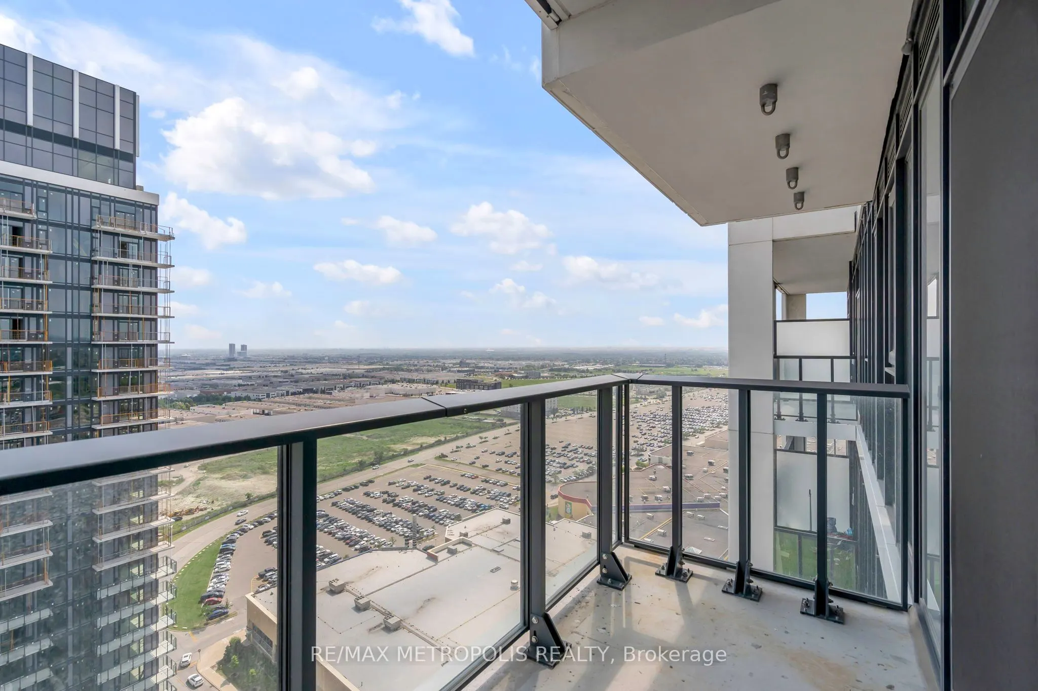 9000 Jane Street, #2516
