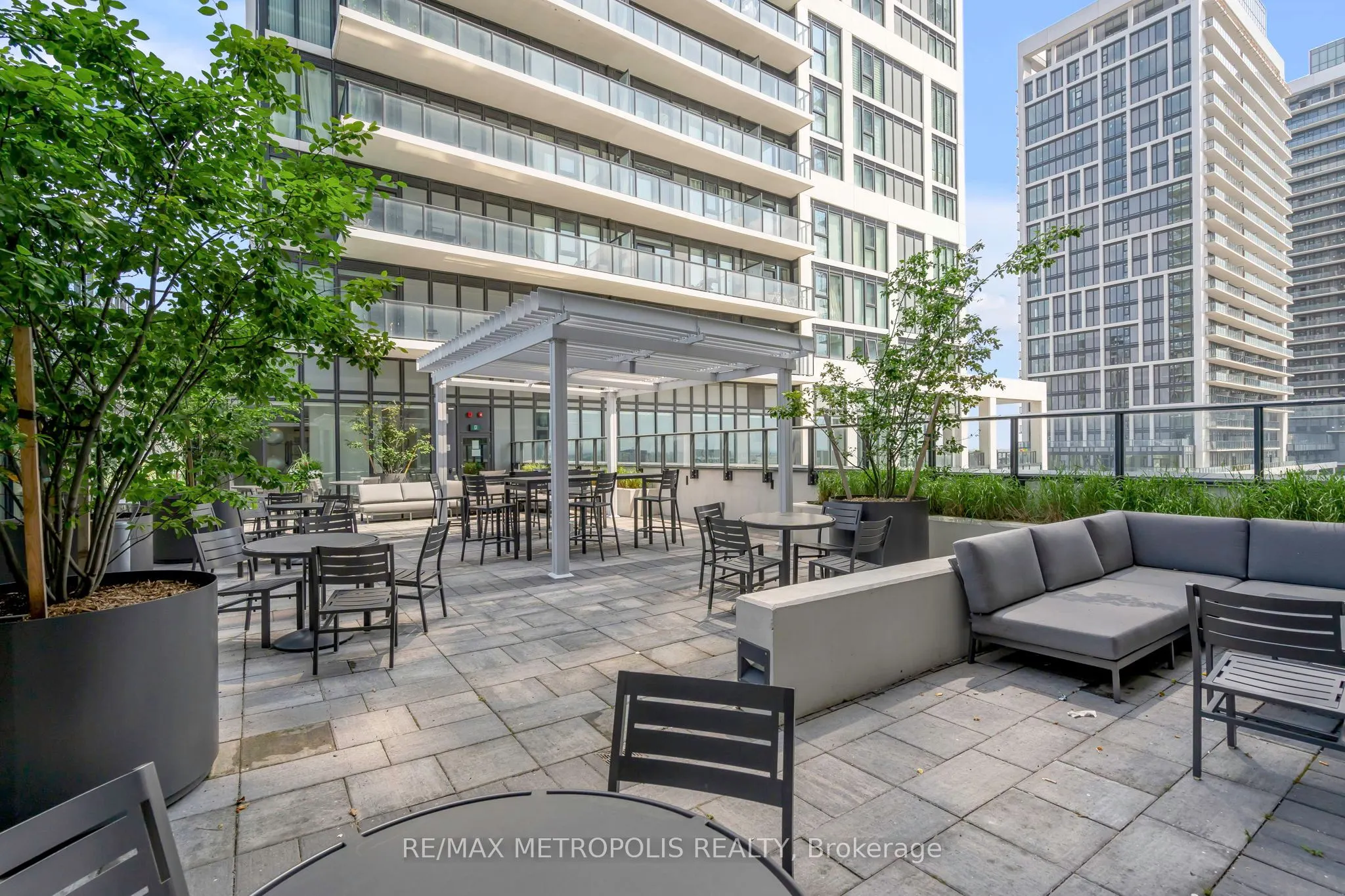 9000 Jane Street, #2516