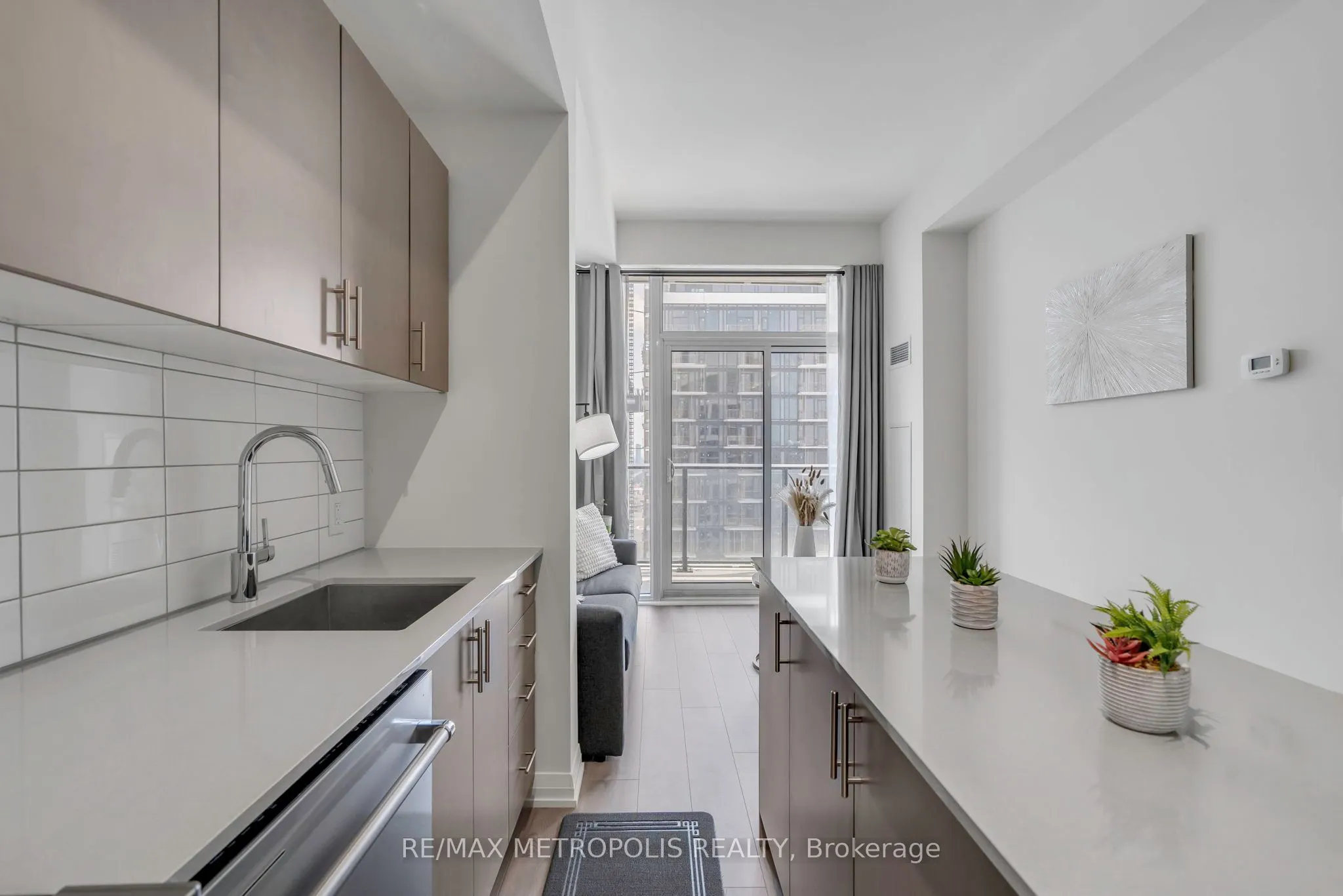 9000 Jane Street, #2516