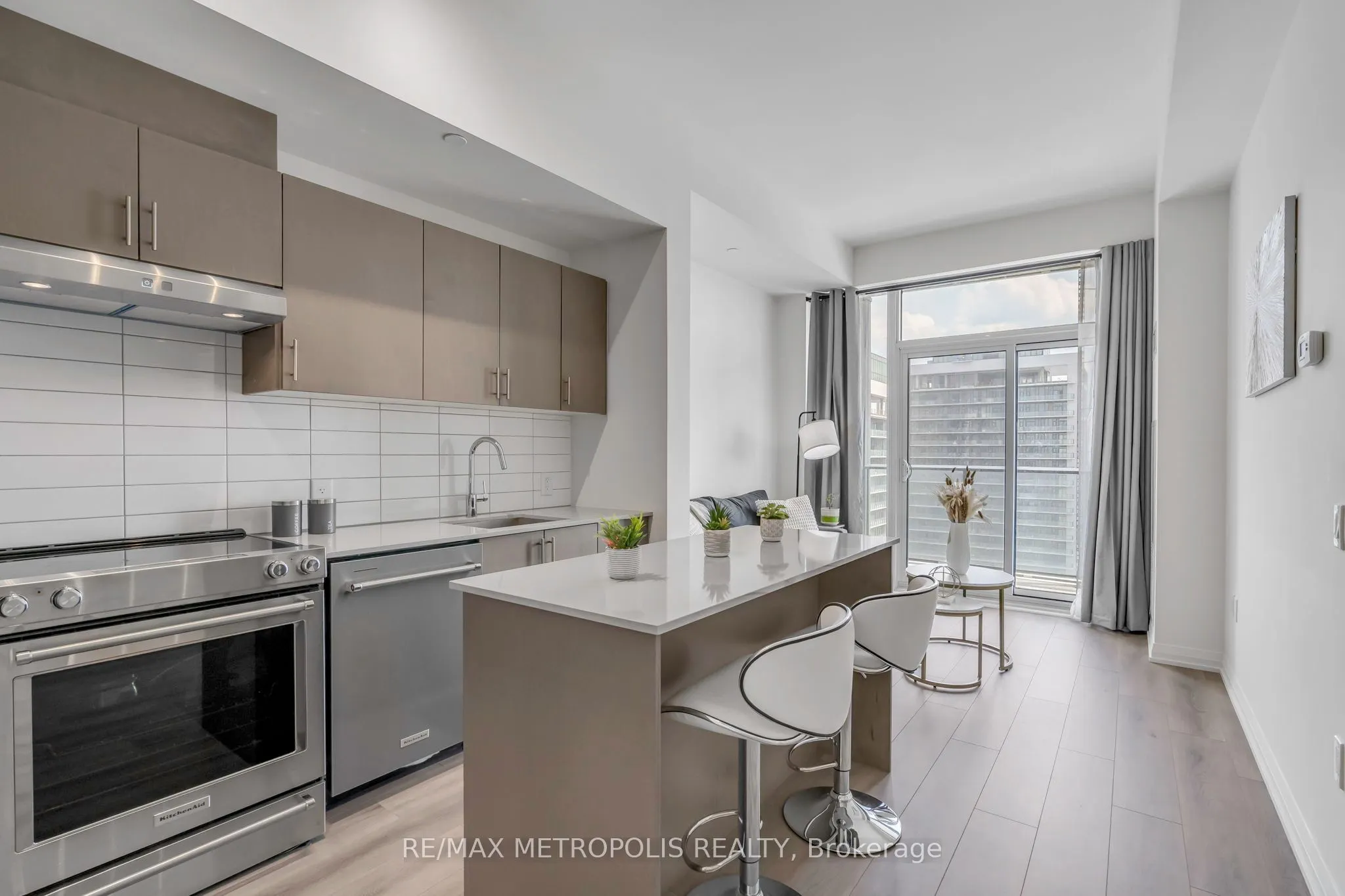 9000 Jane Street, #2516
