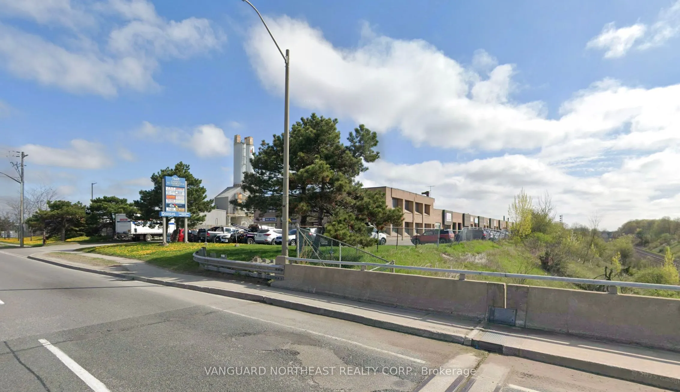 7605 Woodbine Avenue, #3A