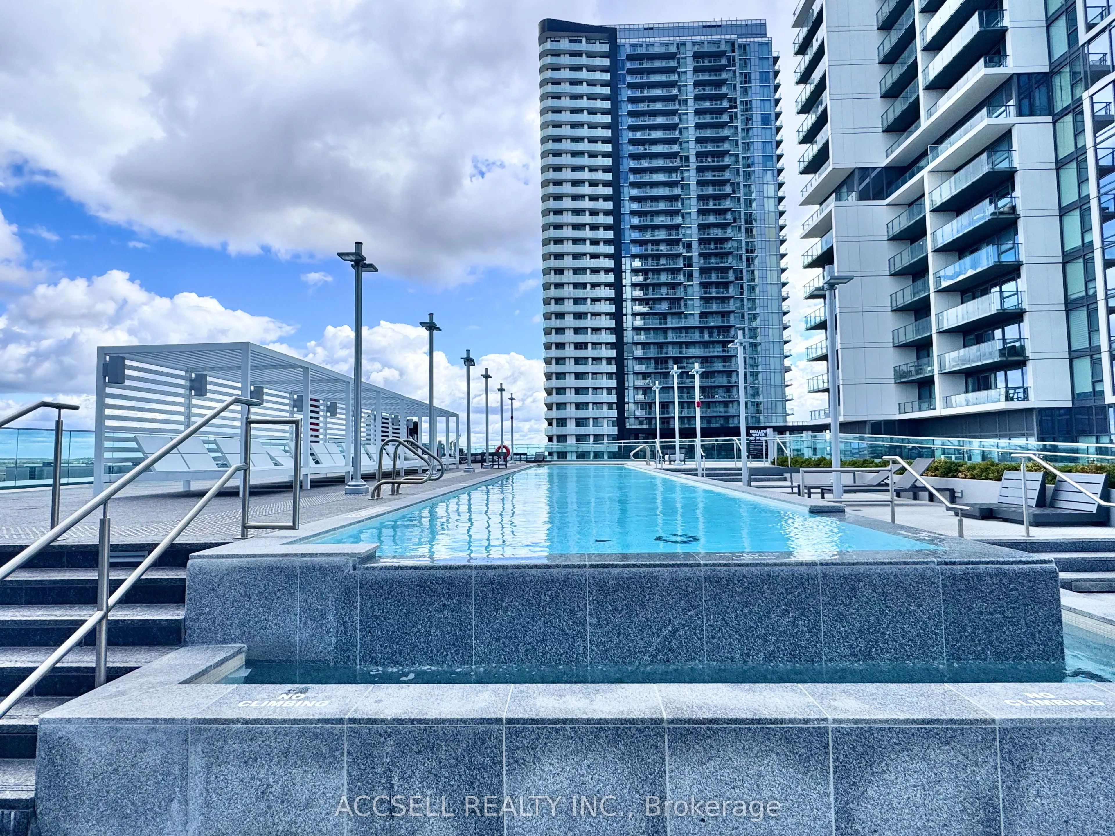 185 Millway Avenue, #W2504