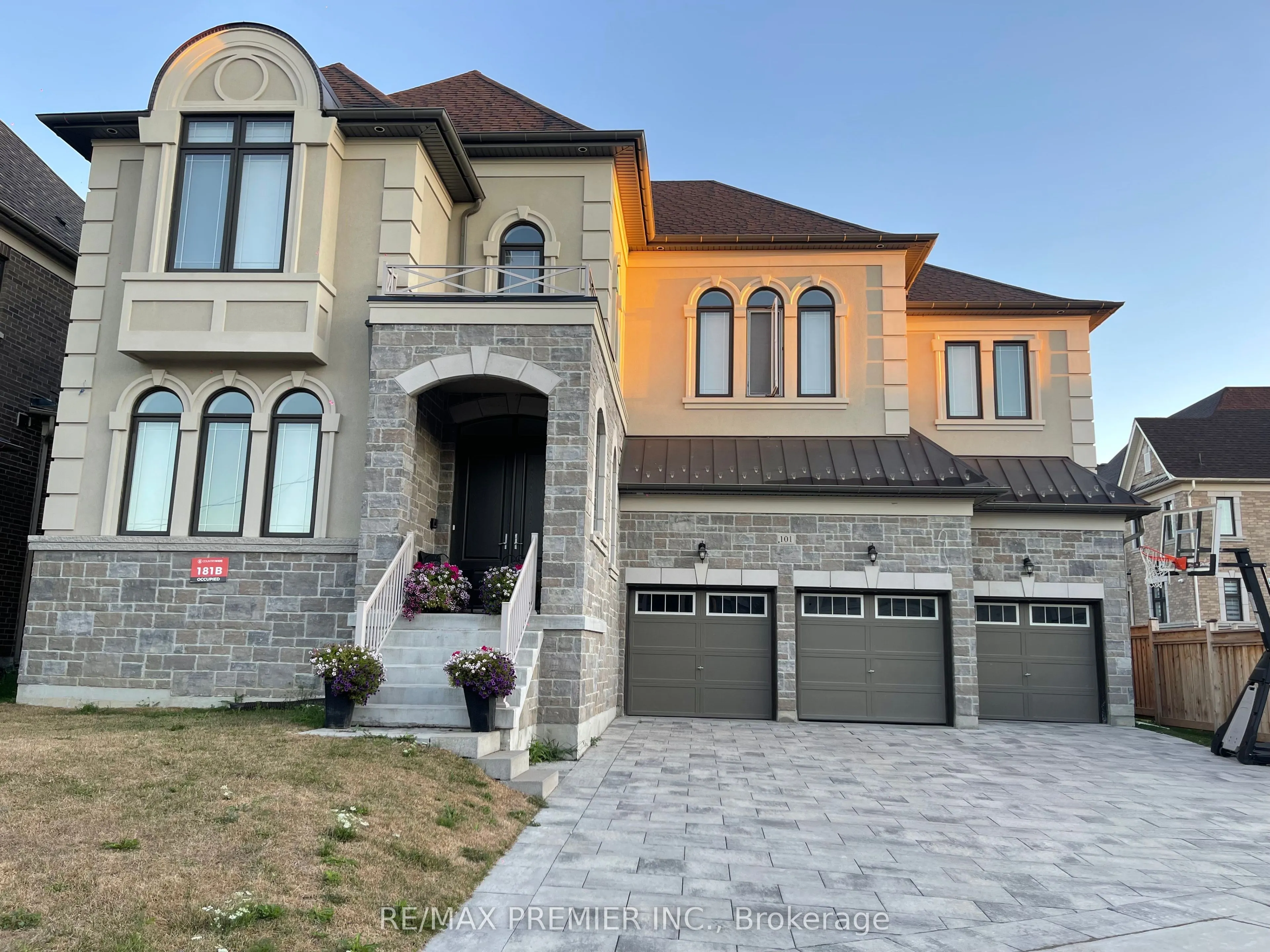 101 Appleyard Avenue
