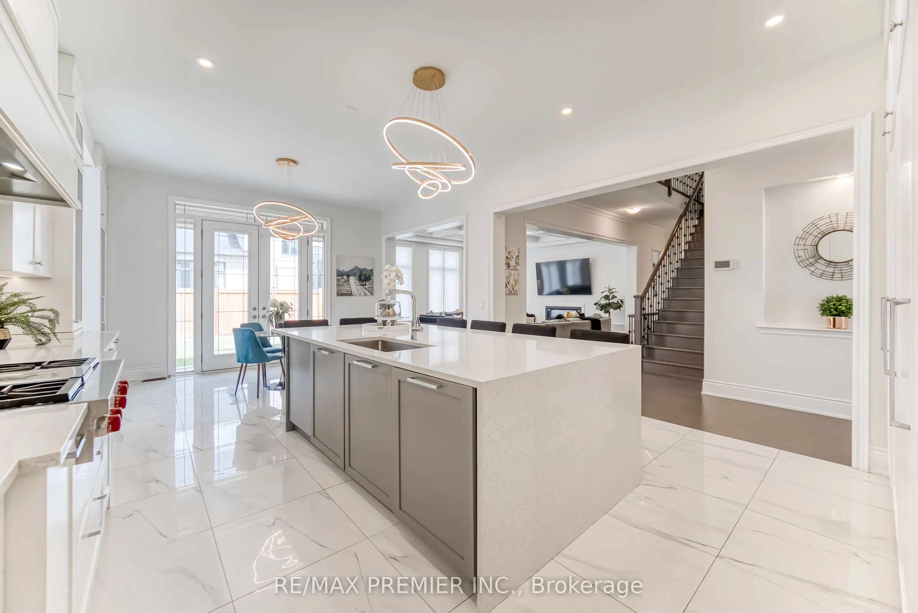 101 Appleyard Avenue