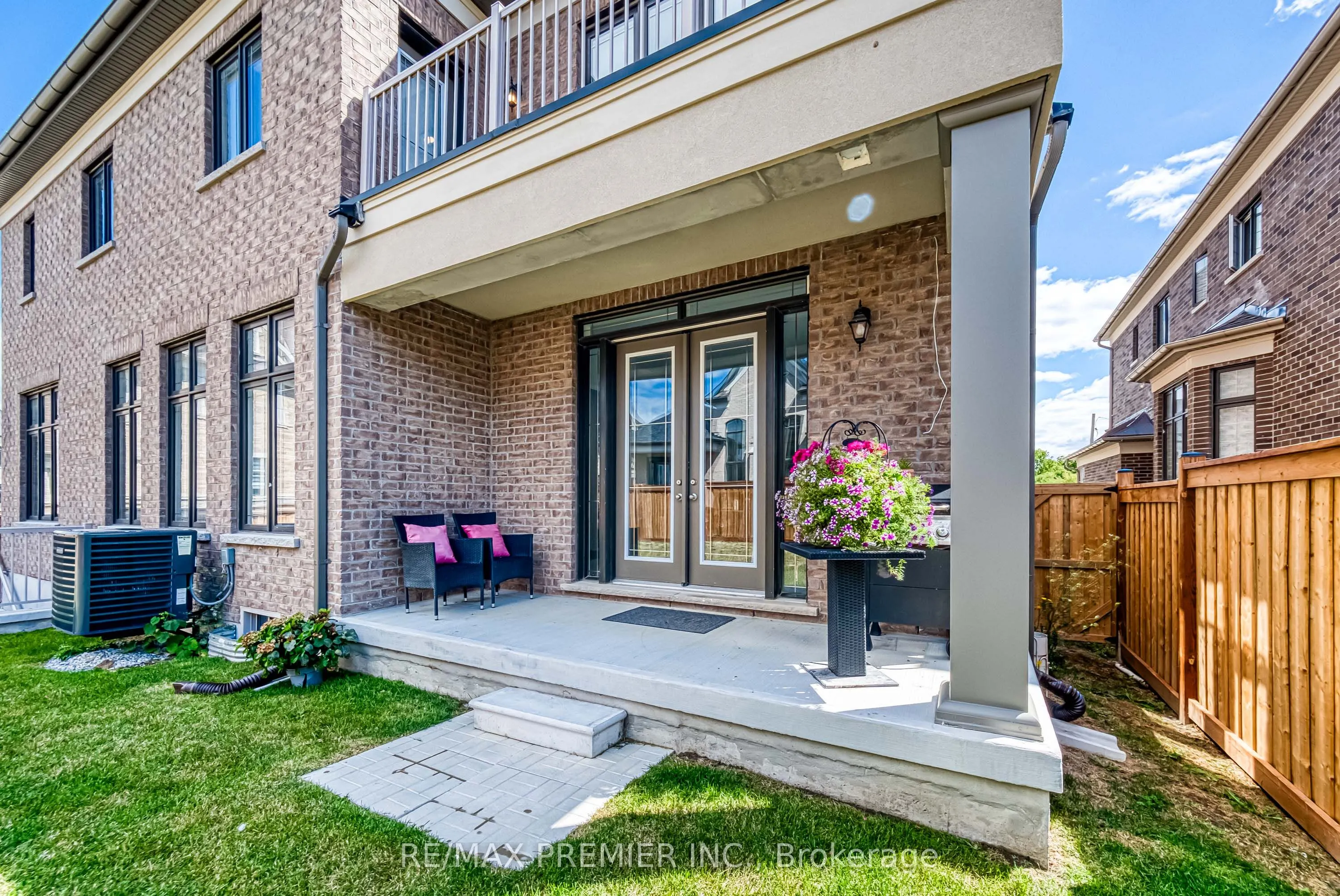 101 Appleyard Avenue