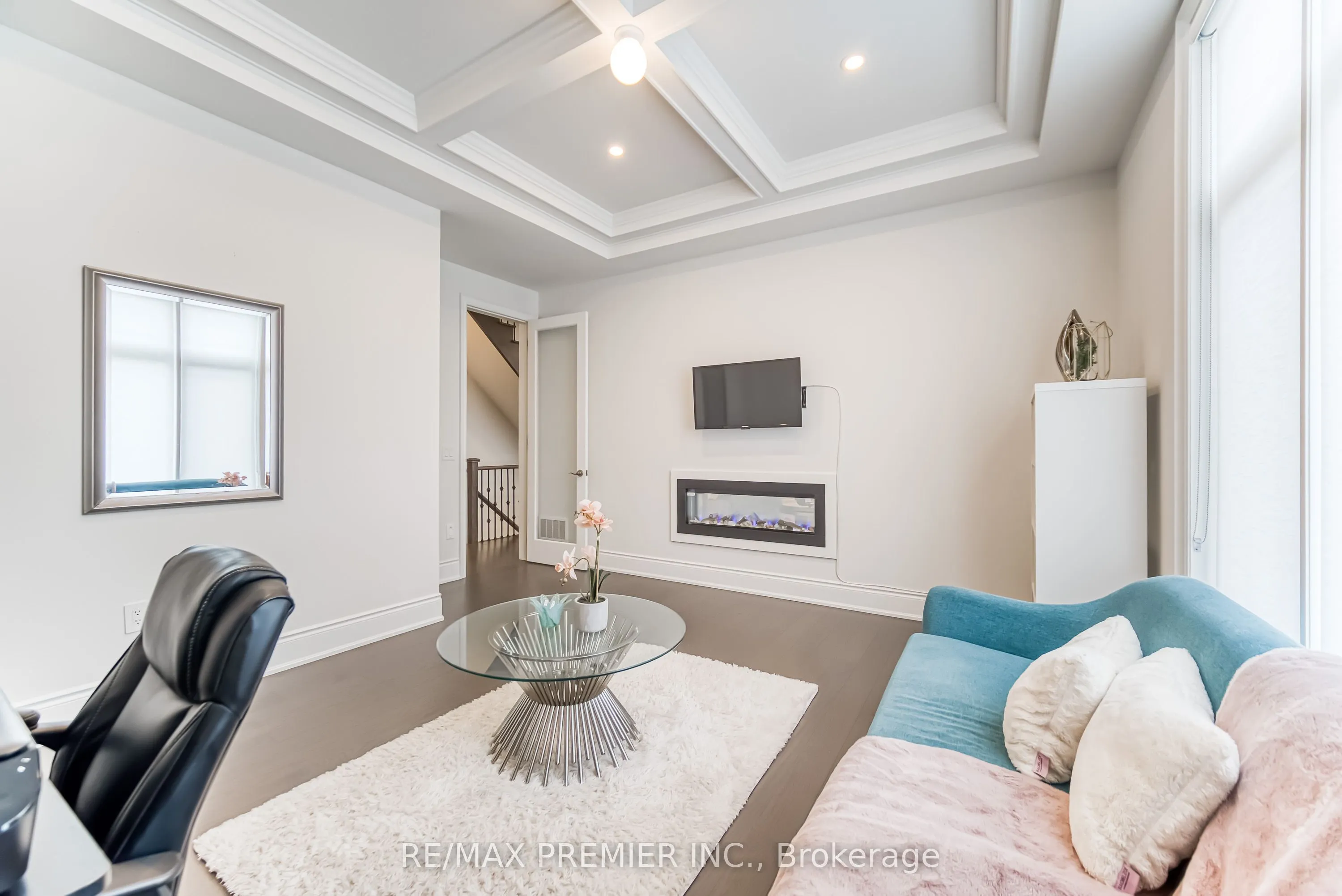 101 Appleyard Avenue