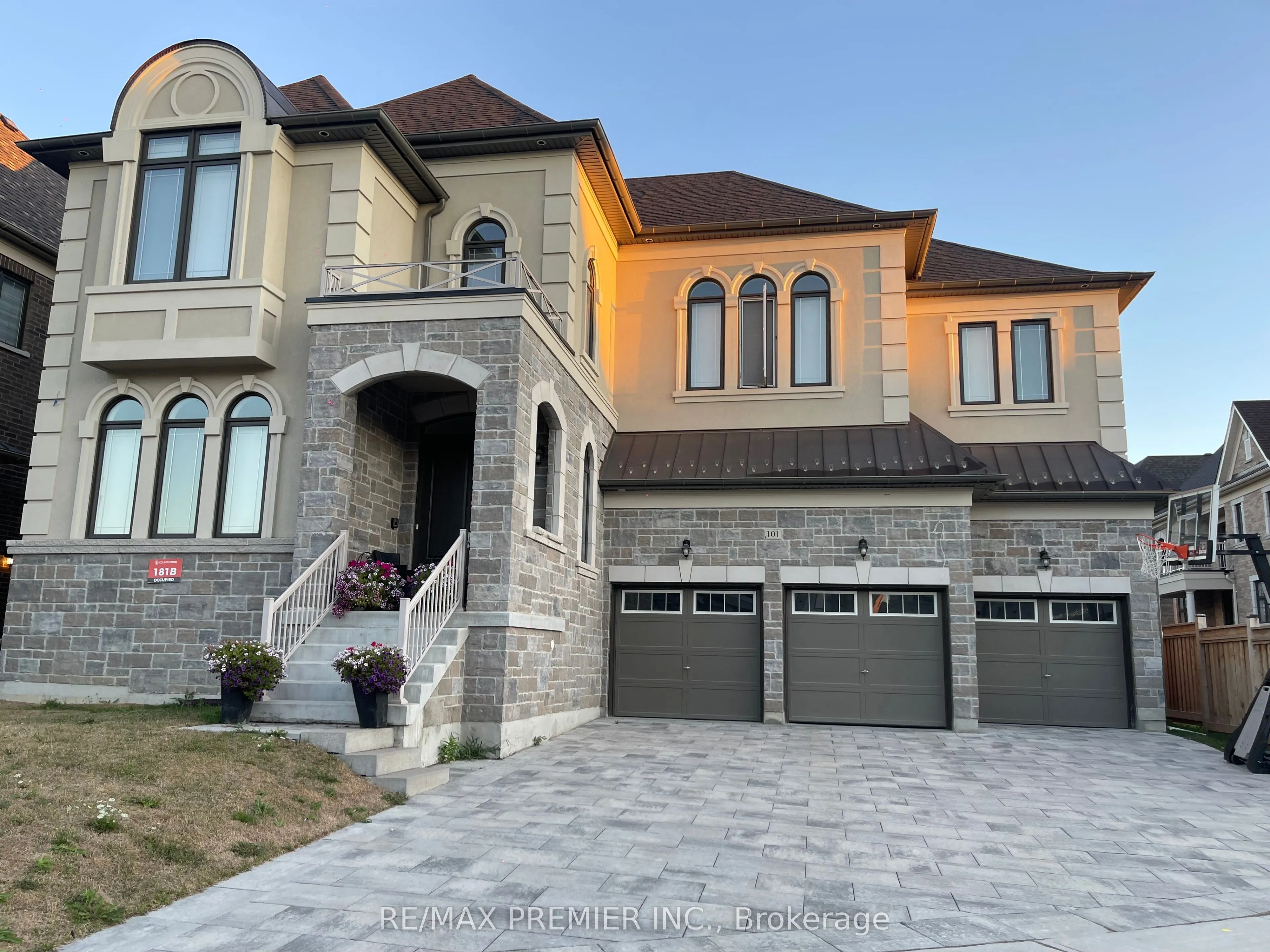 101 Appleyard Avenue