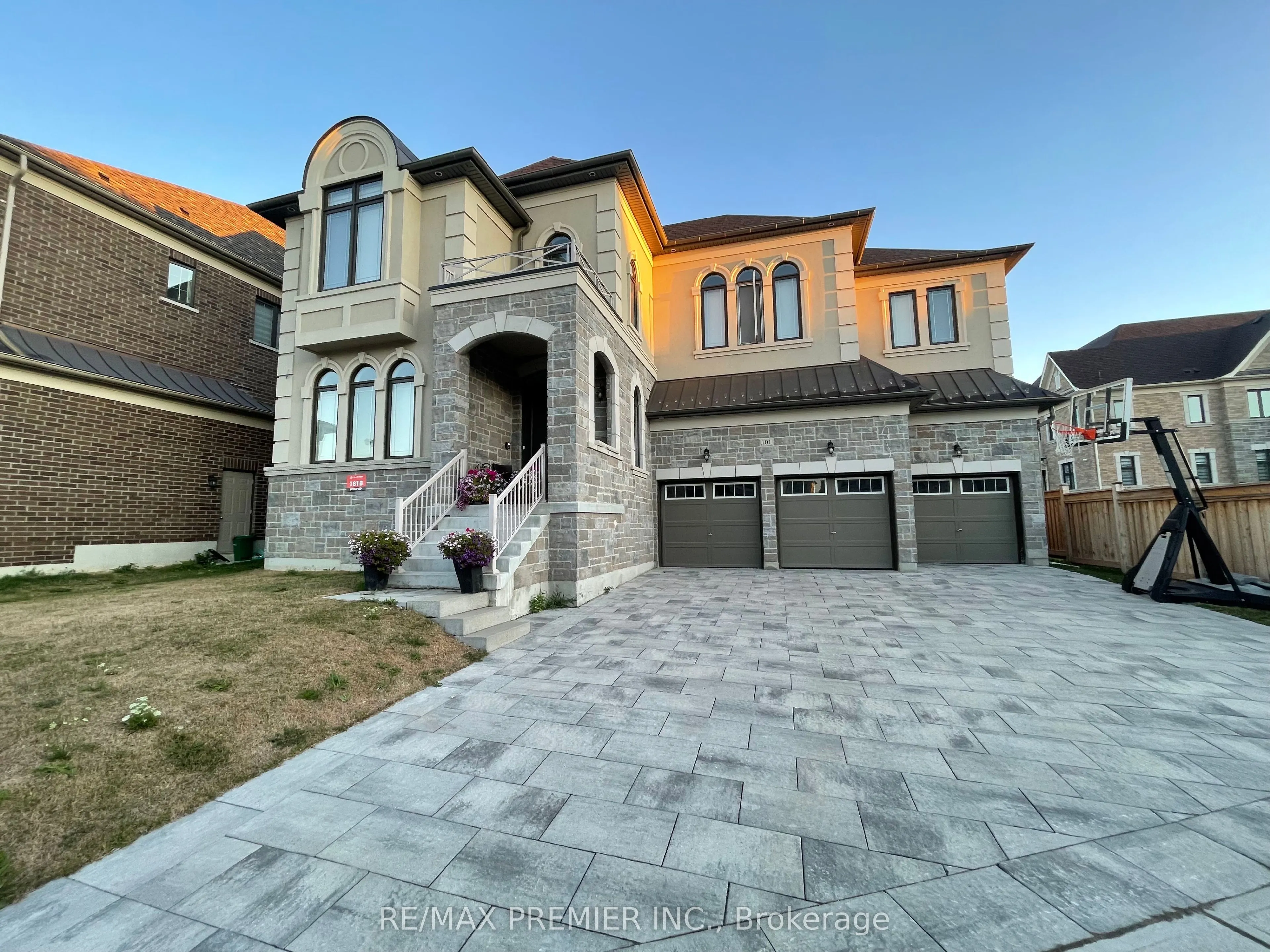 101 Appleyard Avenue