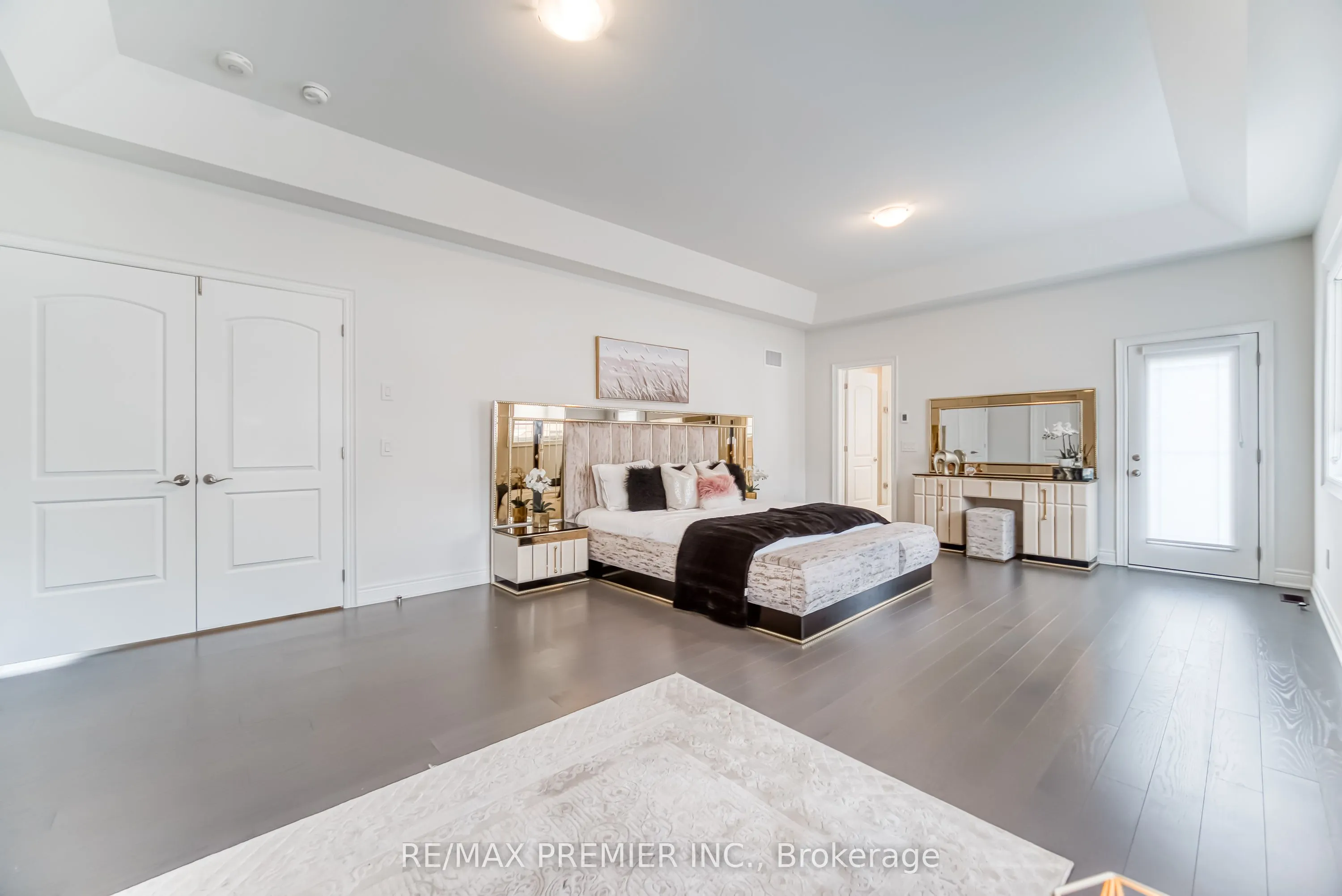 101 Appleyard Avenue