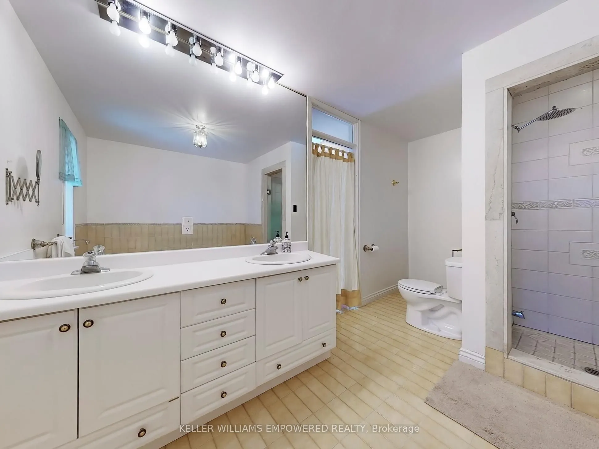 315 Woodland Acres Crescent