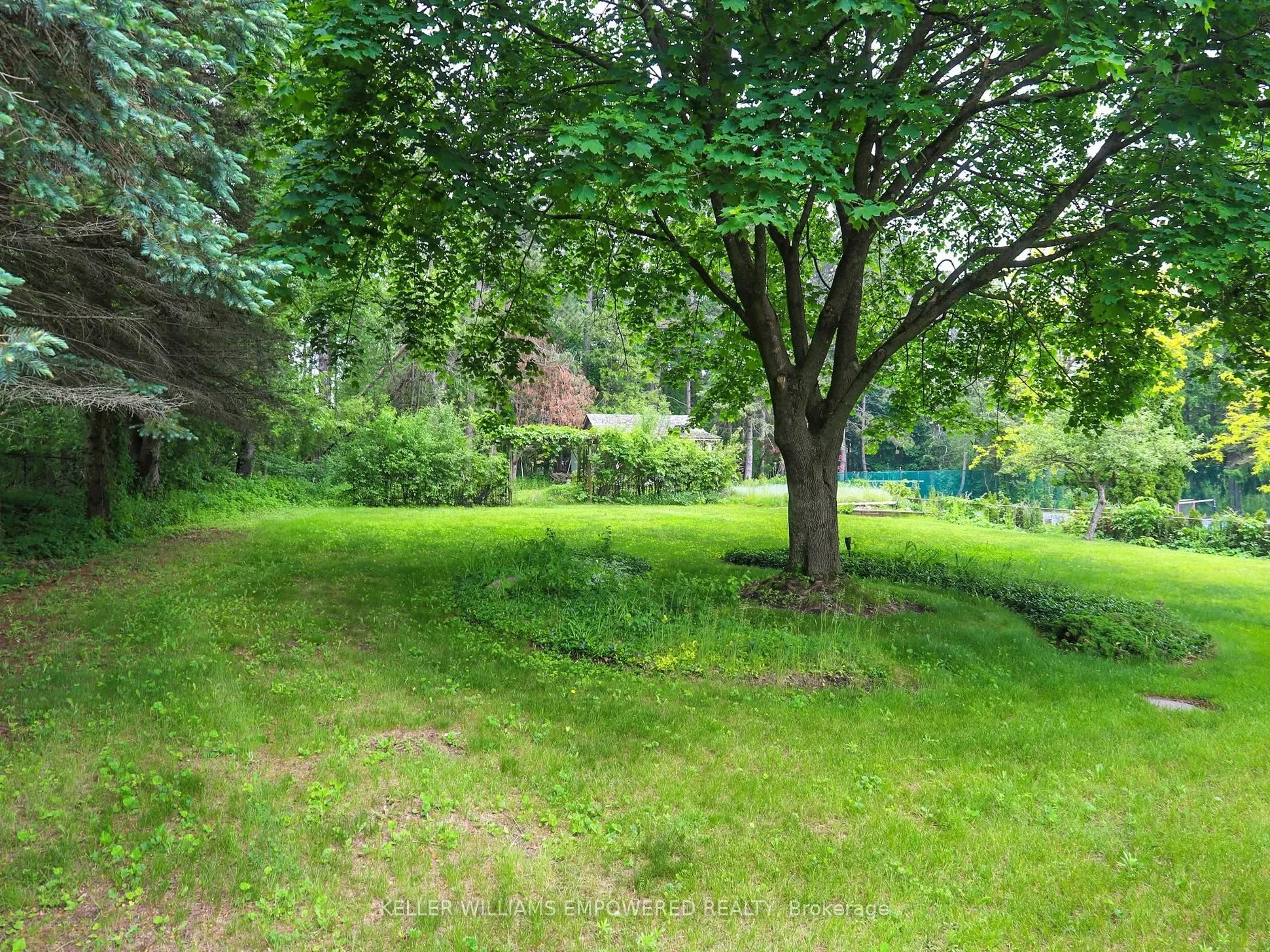 315 Woodland Acres Crescent