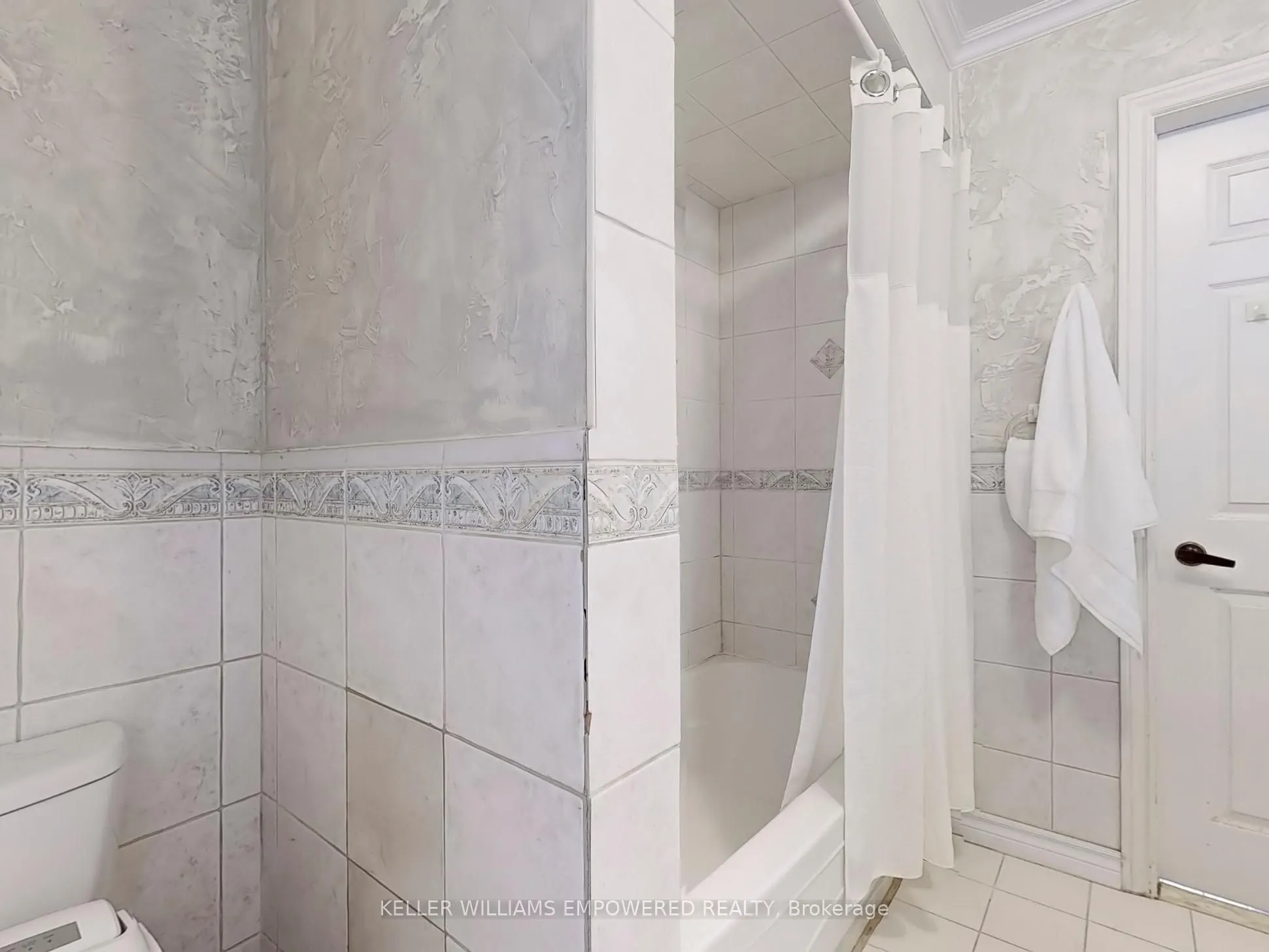 315 Woodland Acres Crescent