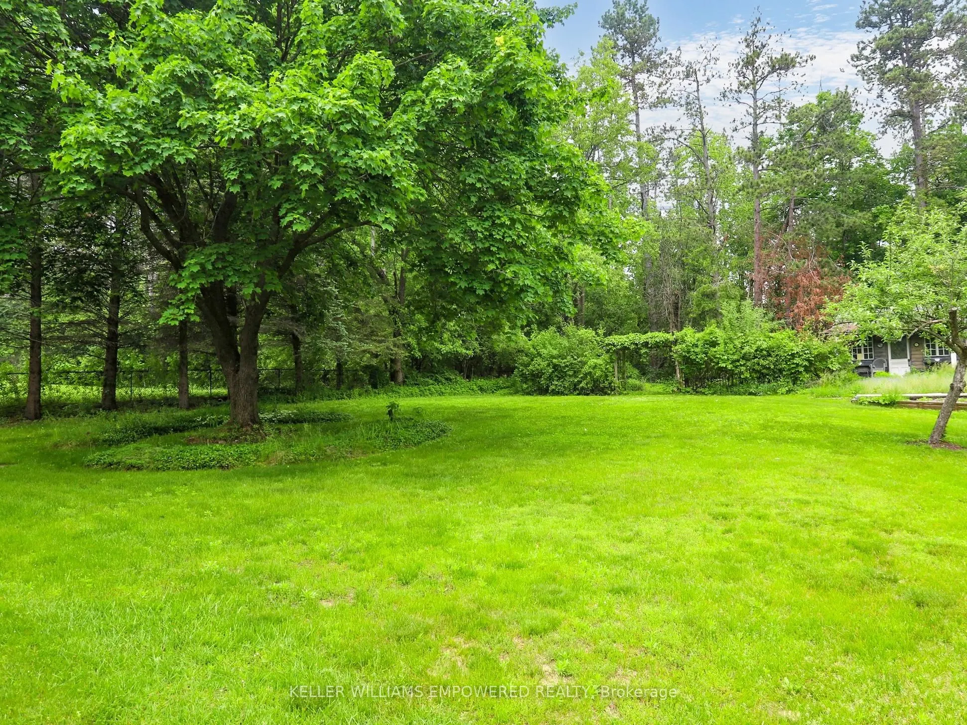 315 Woodland Acres Crescent