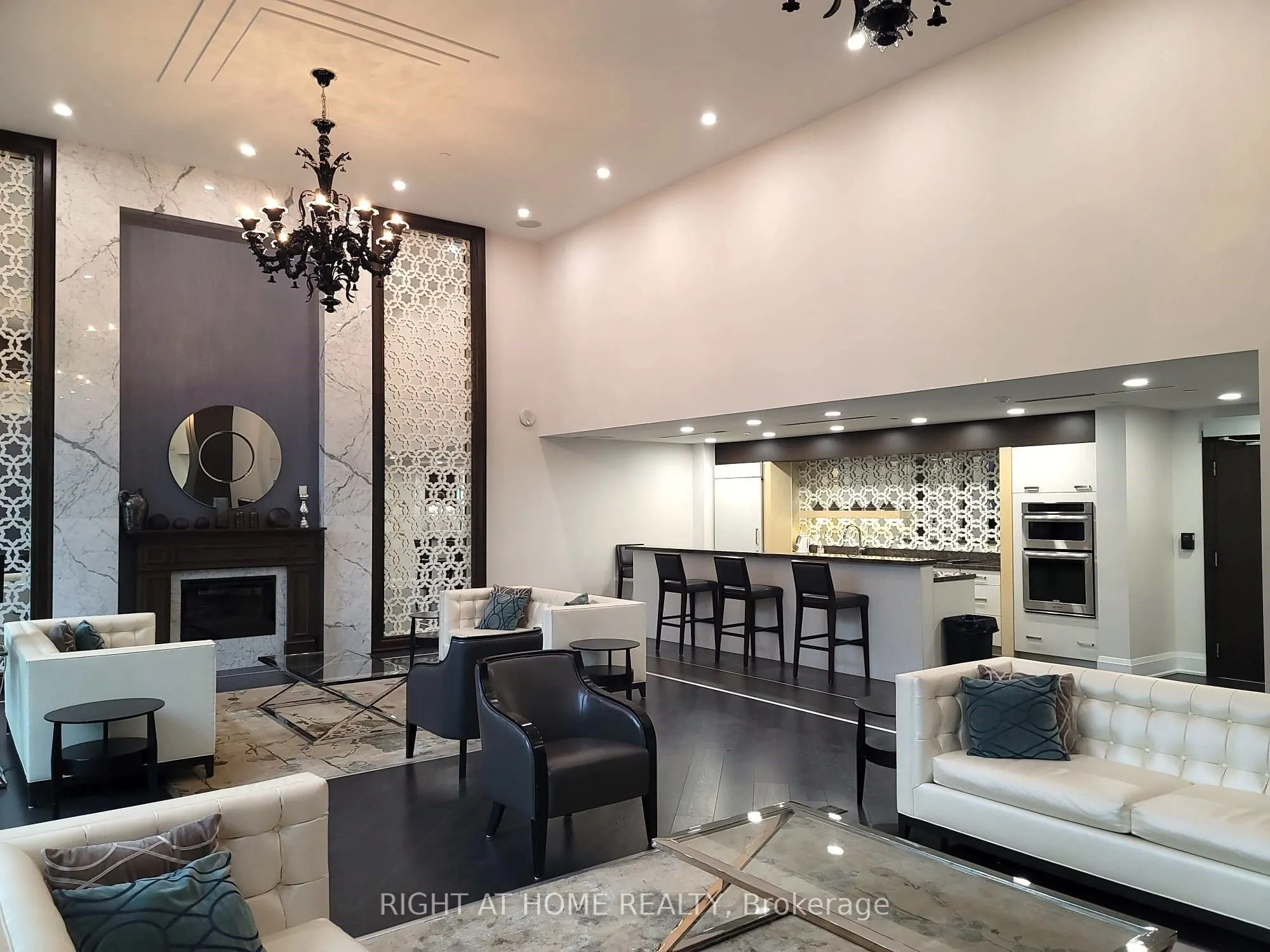 7608 Yonge Street, #516