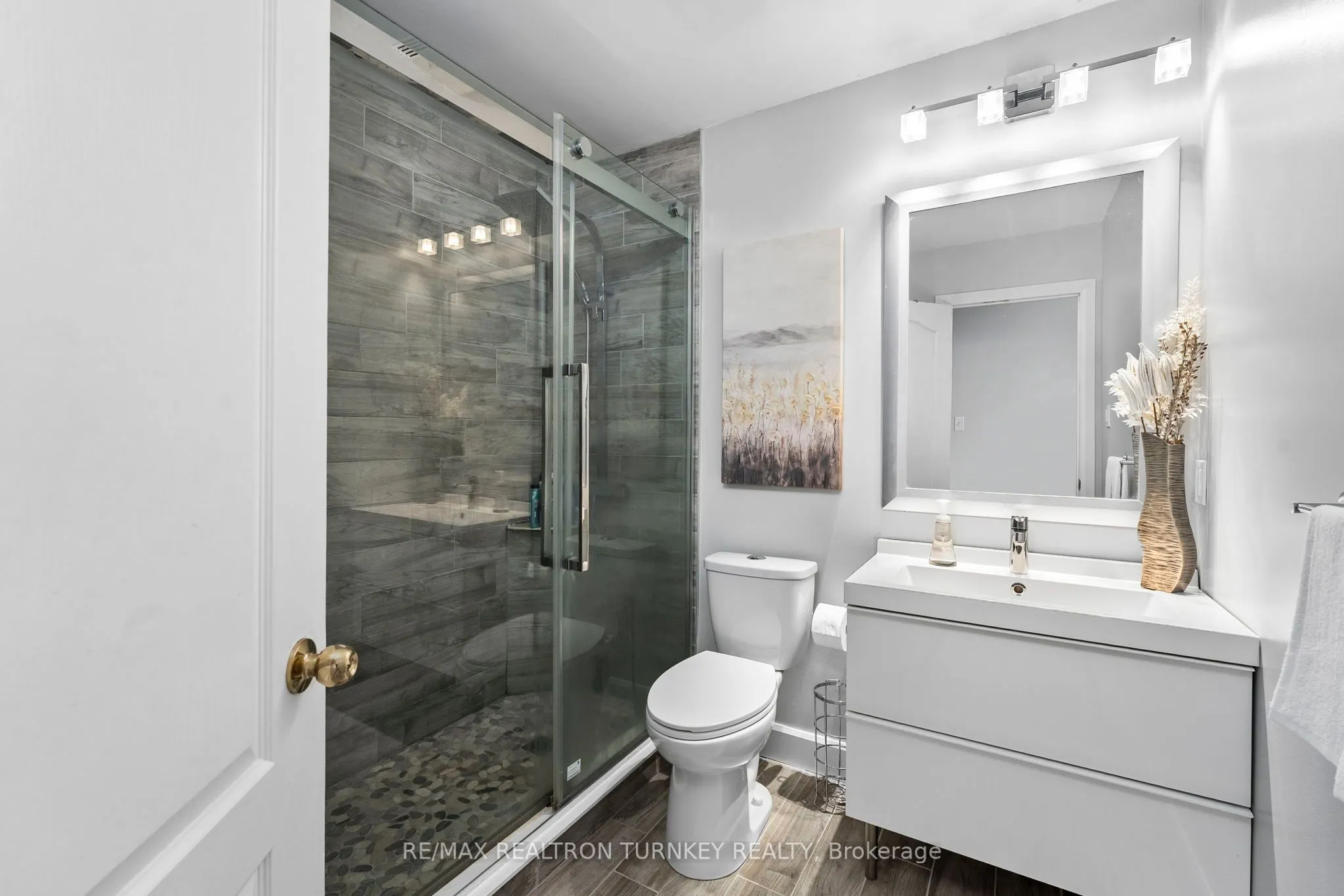 84 Admiral Crescent